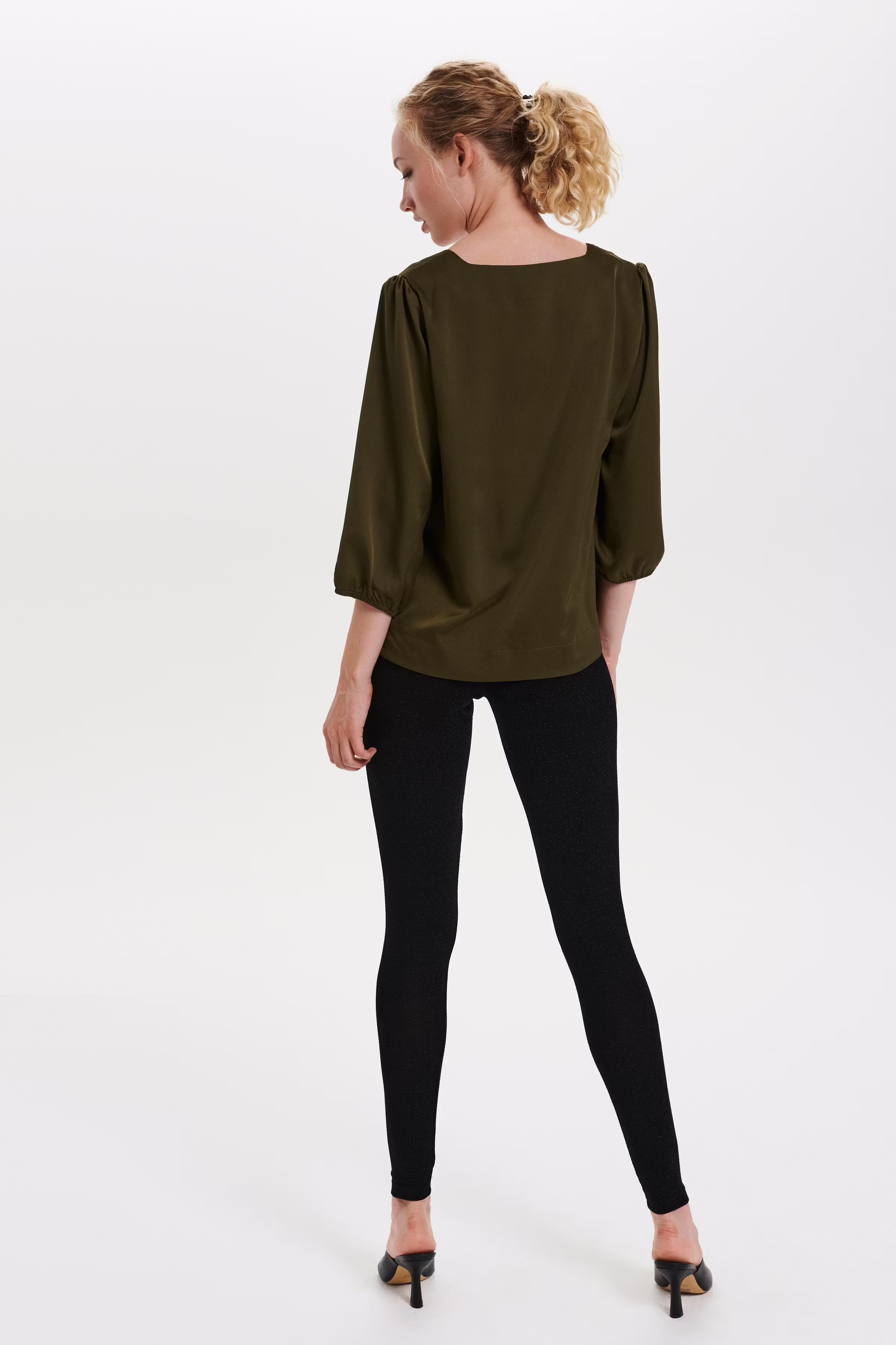 JasmineSZ Leggings

 LOOKBOOK BACK 30511594-193911