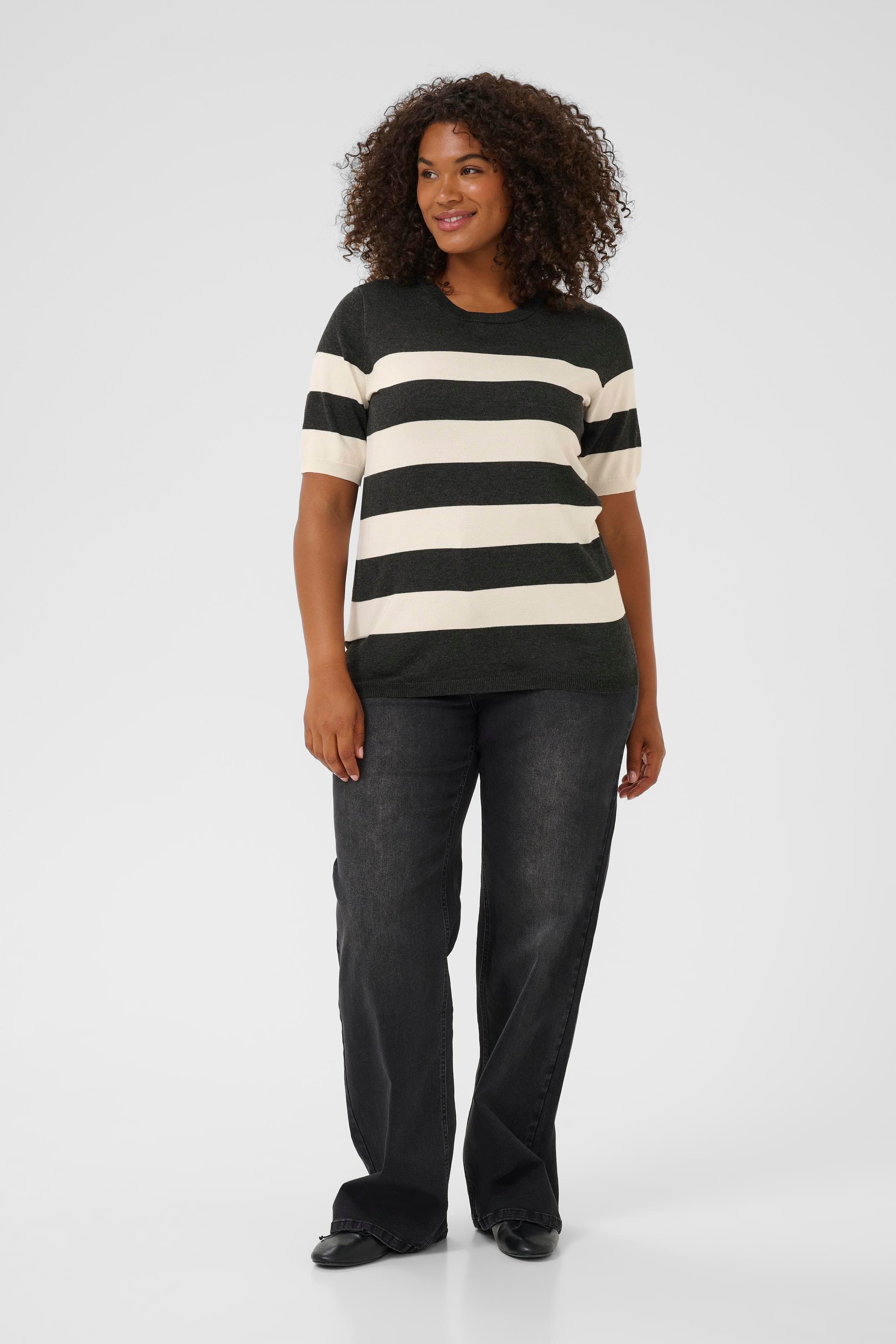 KClizzy Pullover LOOKBOOK FRONT 10582914-108416