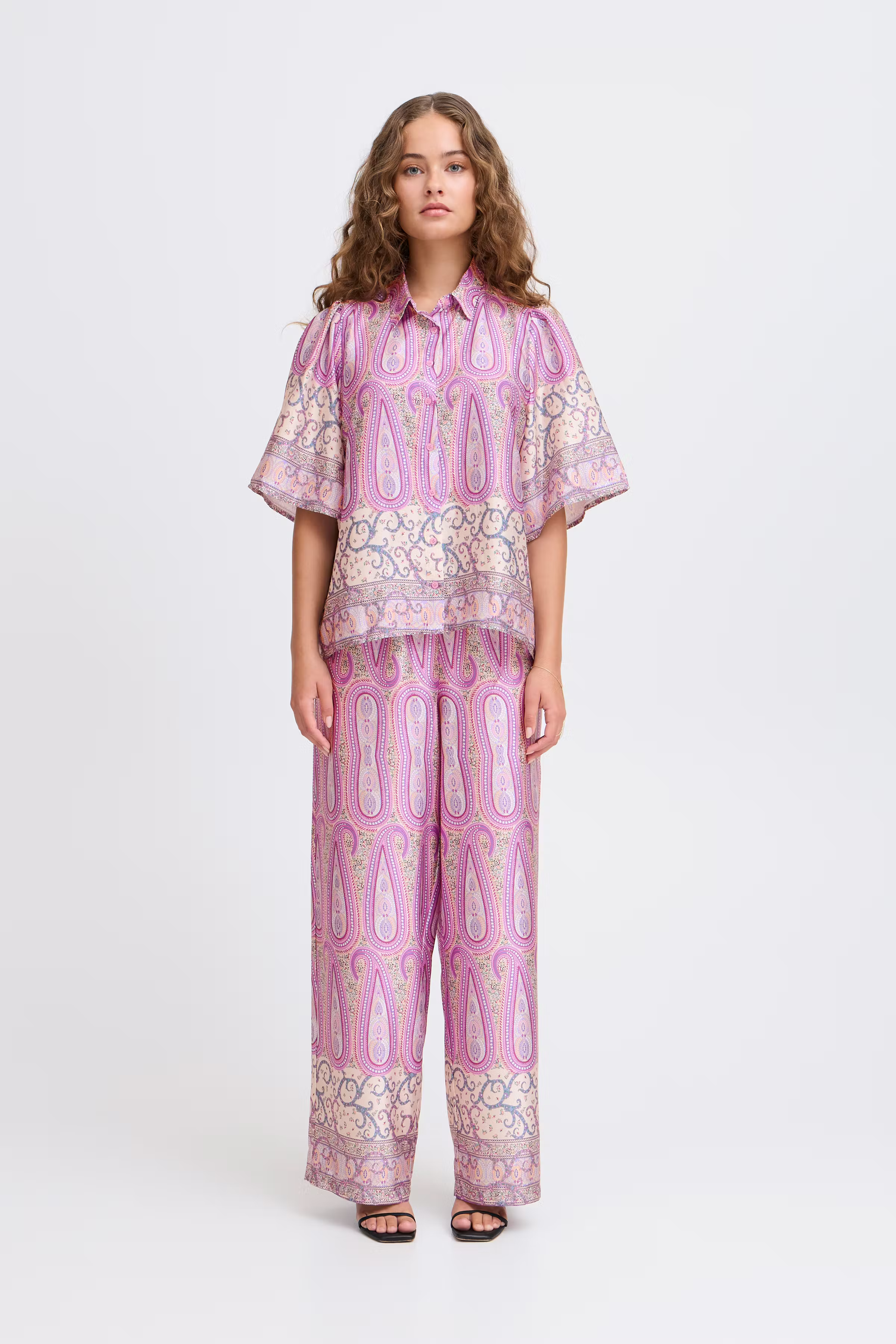 IXNABILA skjorte LOOKBOOK FRONT 20123484-182328