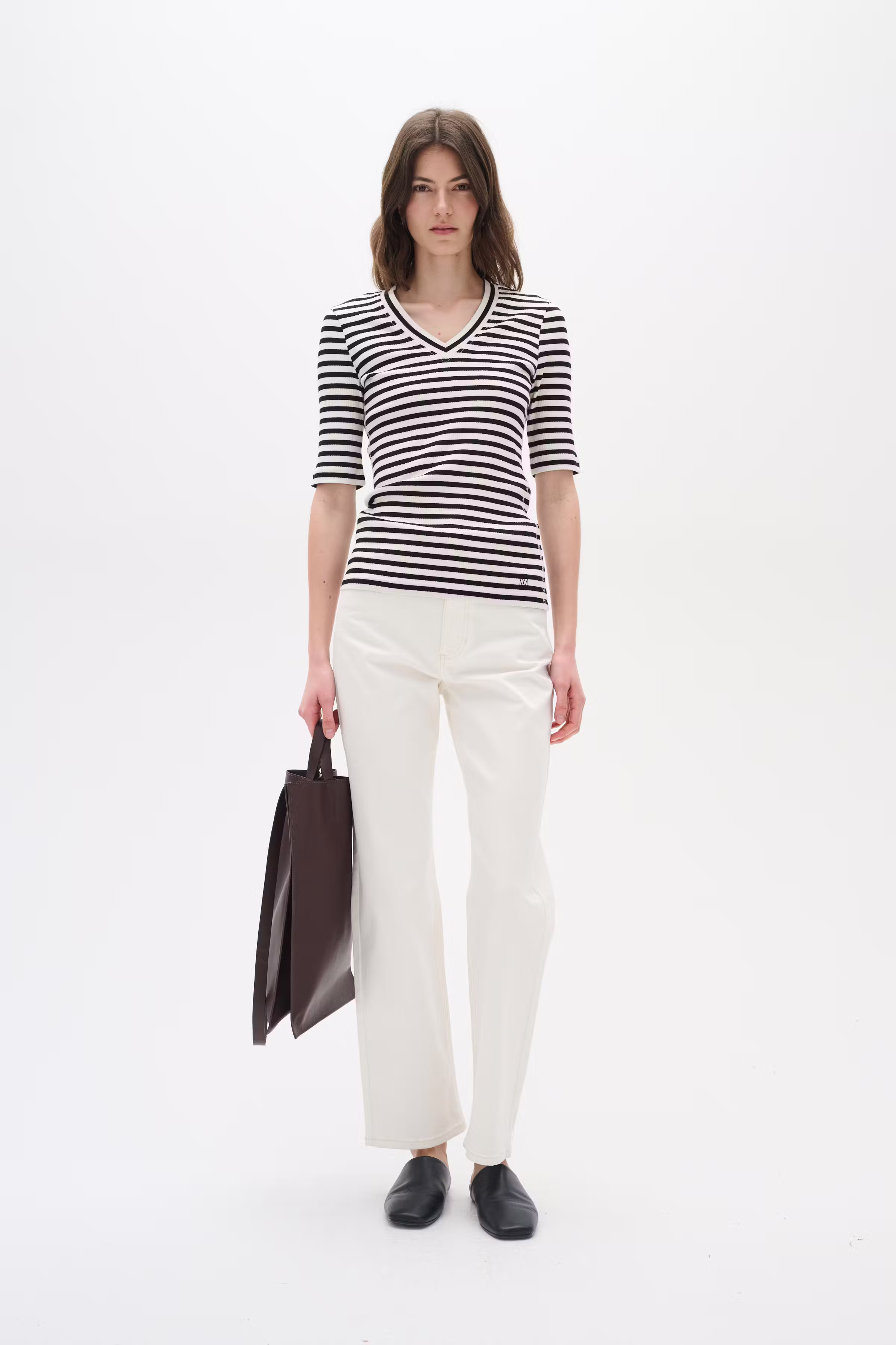 DagnaIW Striped V T-shirt LOOKBOOK FRONT 30107270-301284