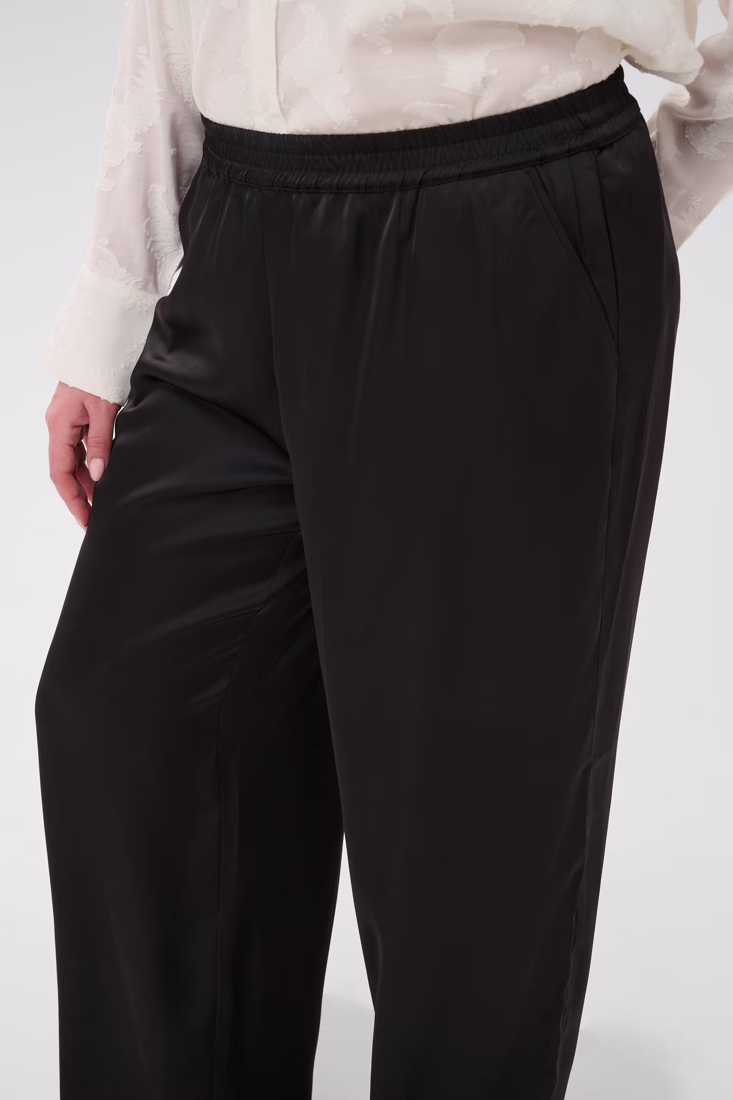 KChilla Hose LOOKBOOK DETAIL 10584308-100121