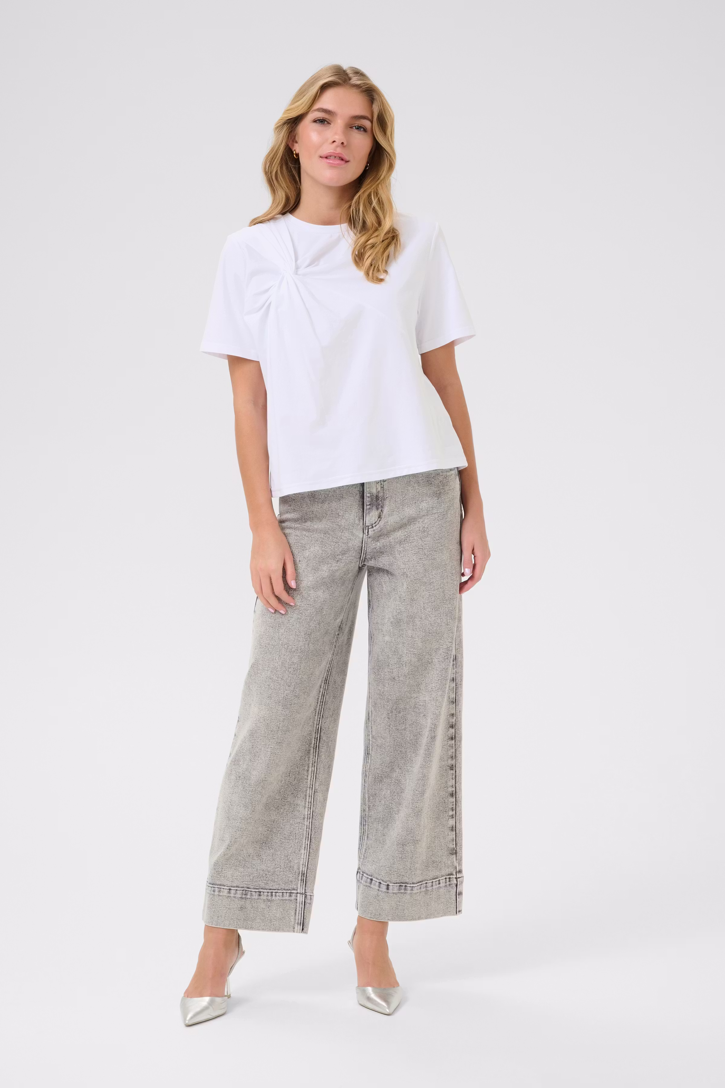 KAeloise T-shirt LOOKBOOK FRONT 10509656-110601