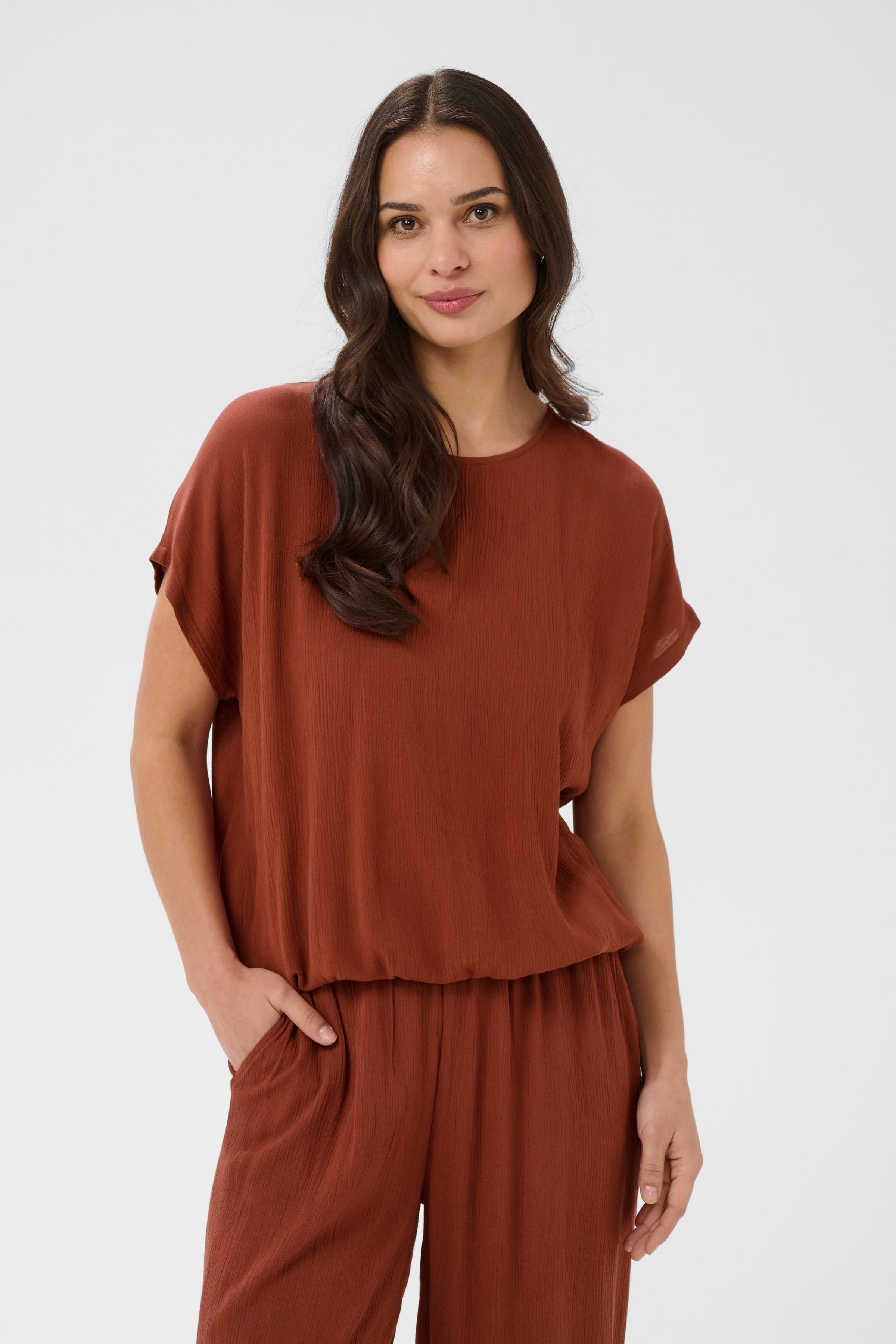 Amber Bluse LOOKBOOK FRONT 10500781-191334