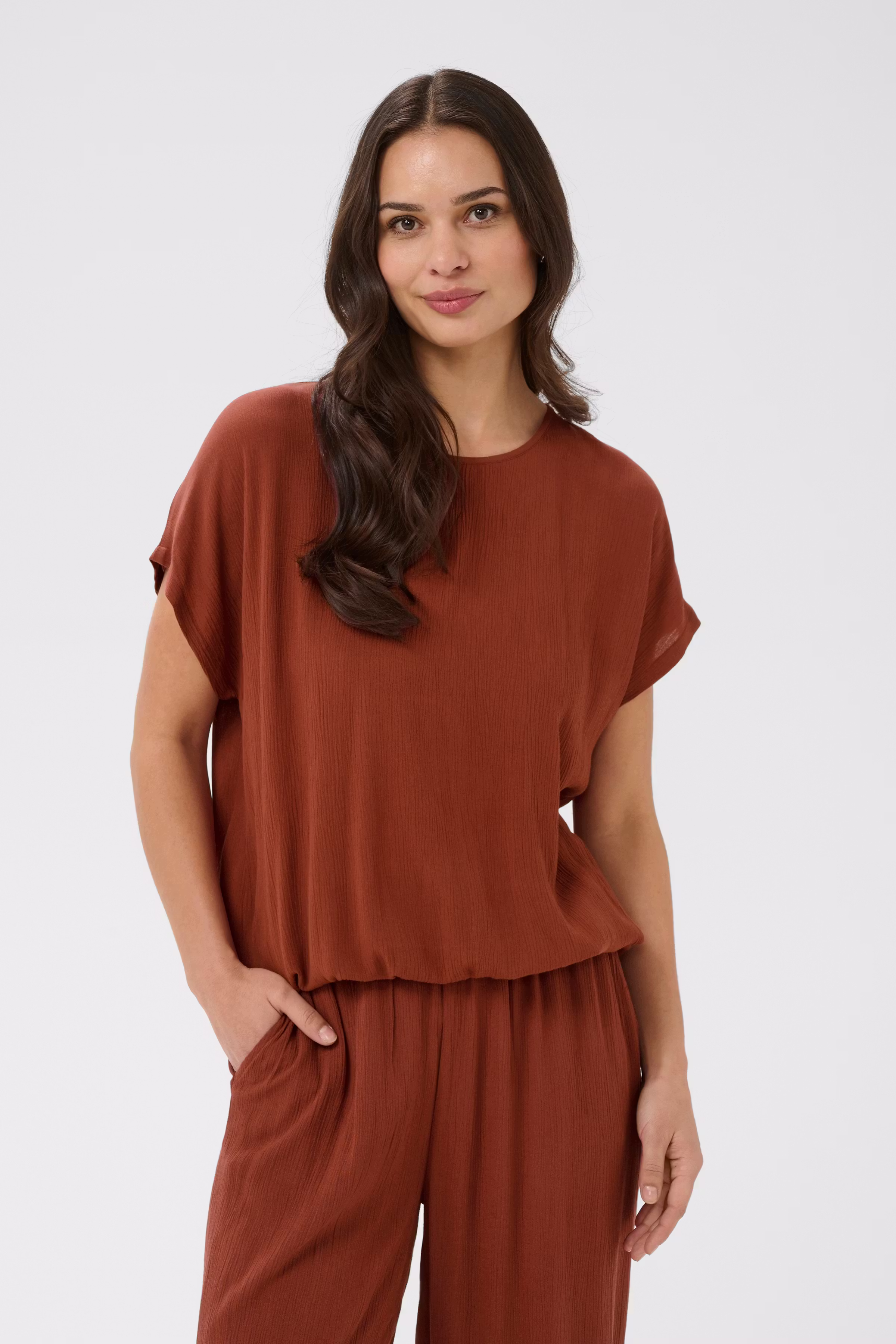 Amber Blouse LOOKBOOK FRONT 10500781-191334