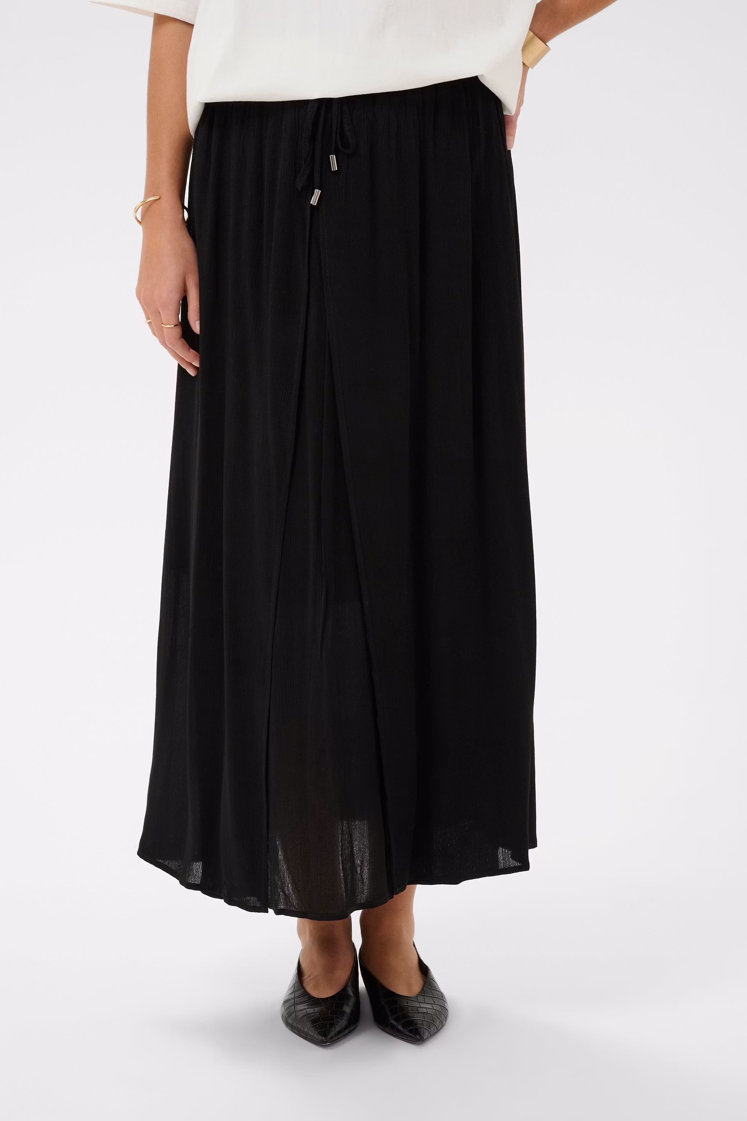 CRAllie Skirt LOOKBOOK FRONT 10615498-100120