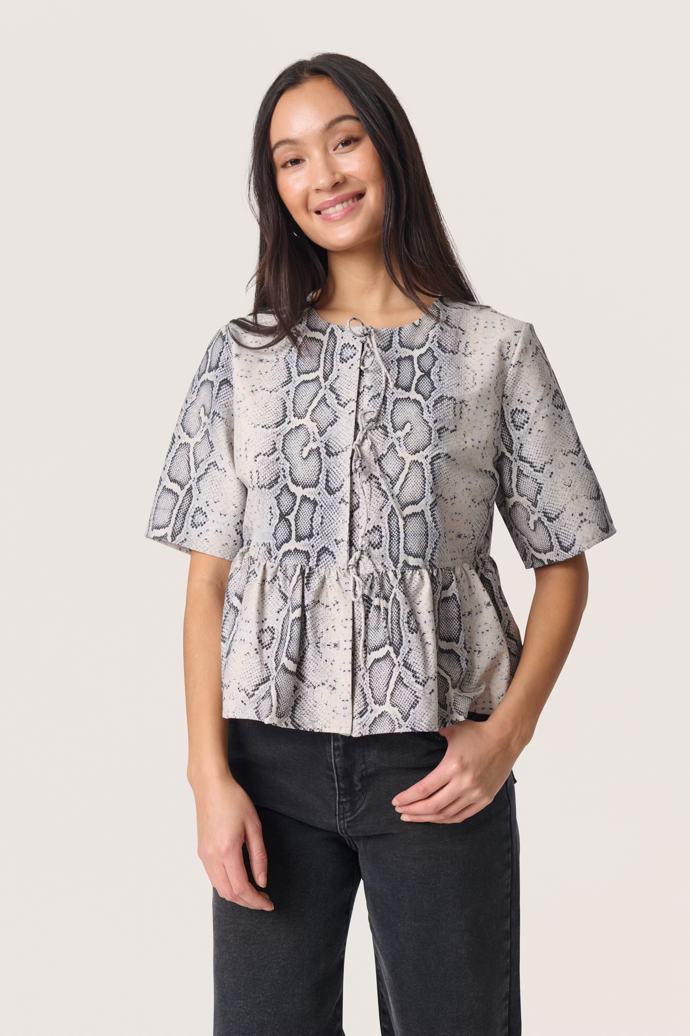 SLXala Blouse LOOKBOOK FRONT 30408323-303725