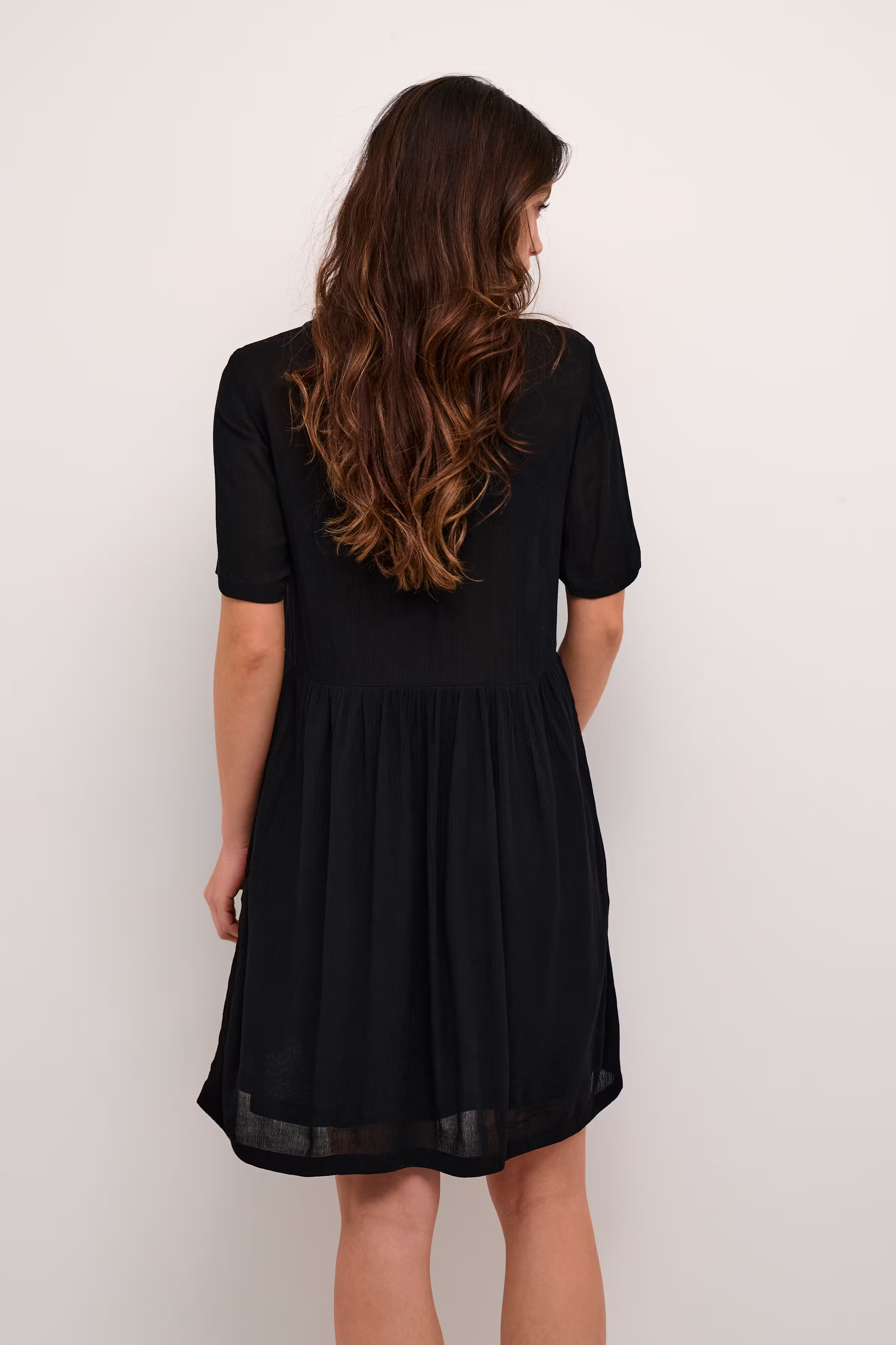 KAtara Kleid LOOKBOOK BACK 10507499-100121