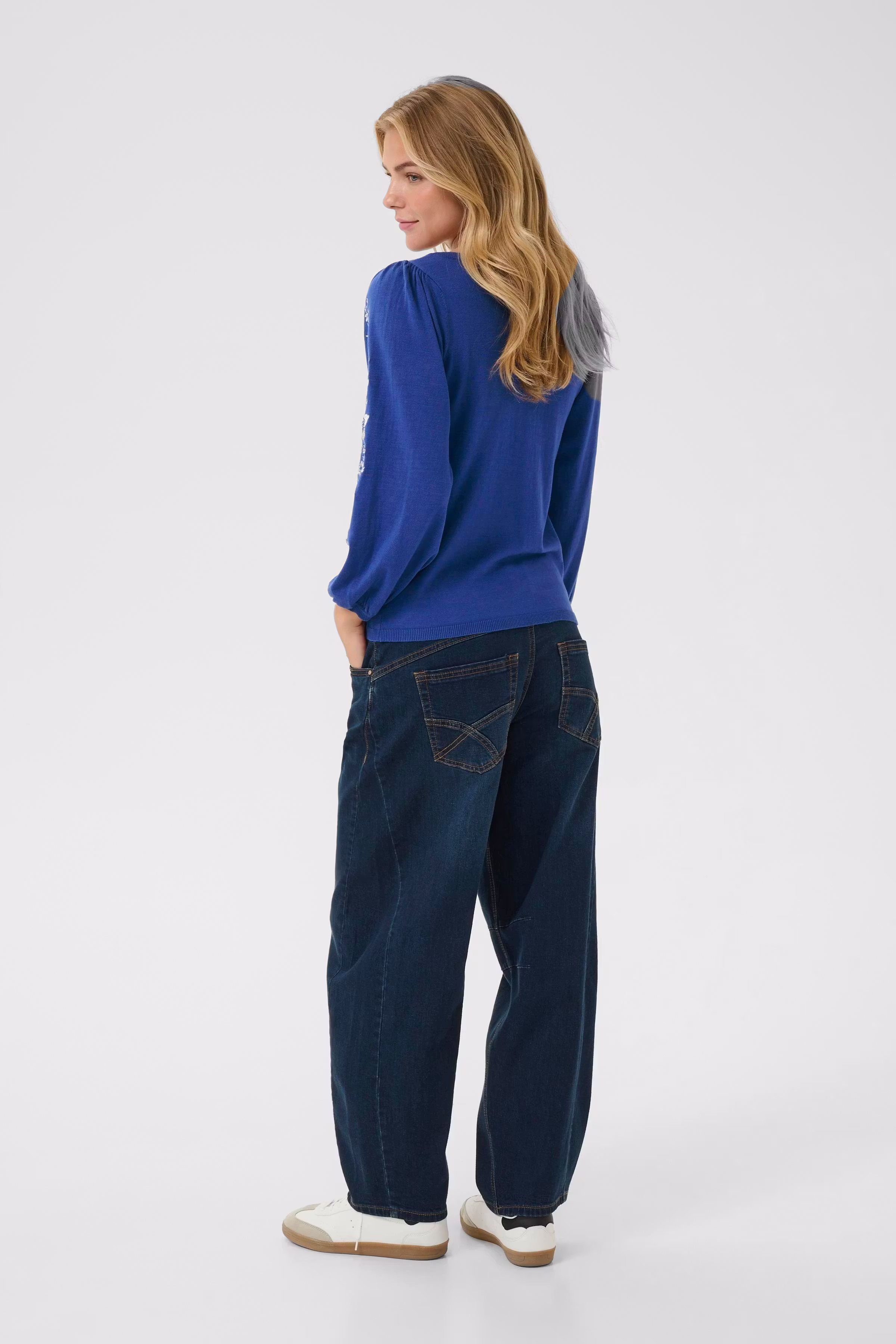 CRVillea Pullover LOOKBOOK BACK 10614295-194055