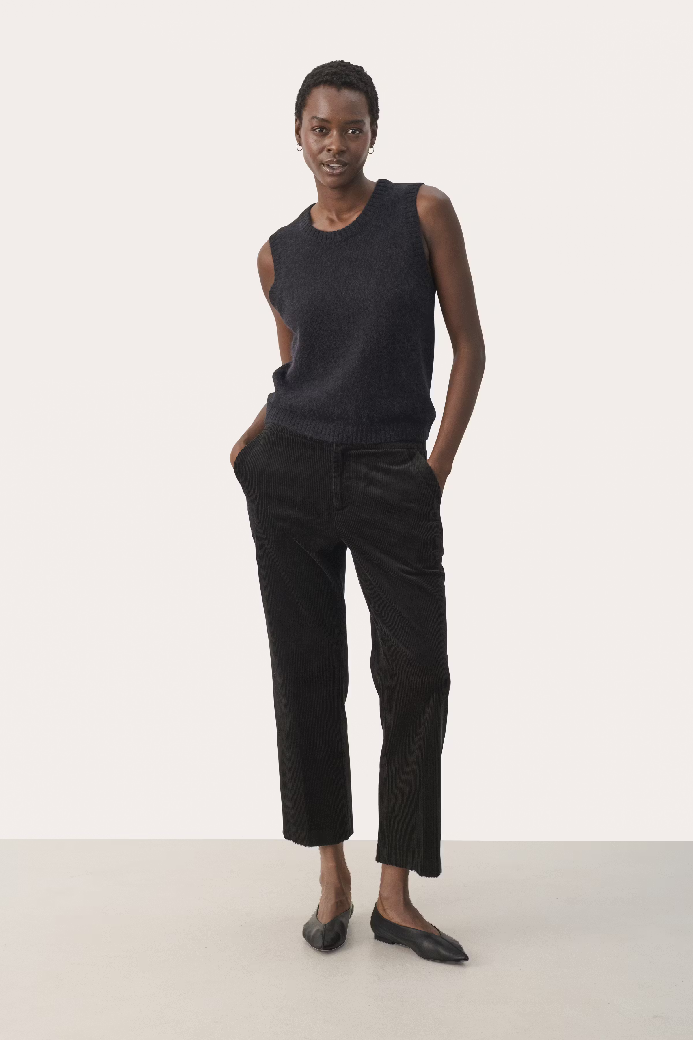 KatalinaPW Knitted waistcoat LOOKBOOK FRONT 30306346-194008