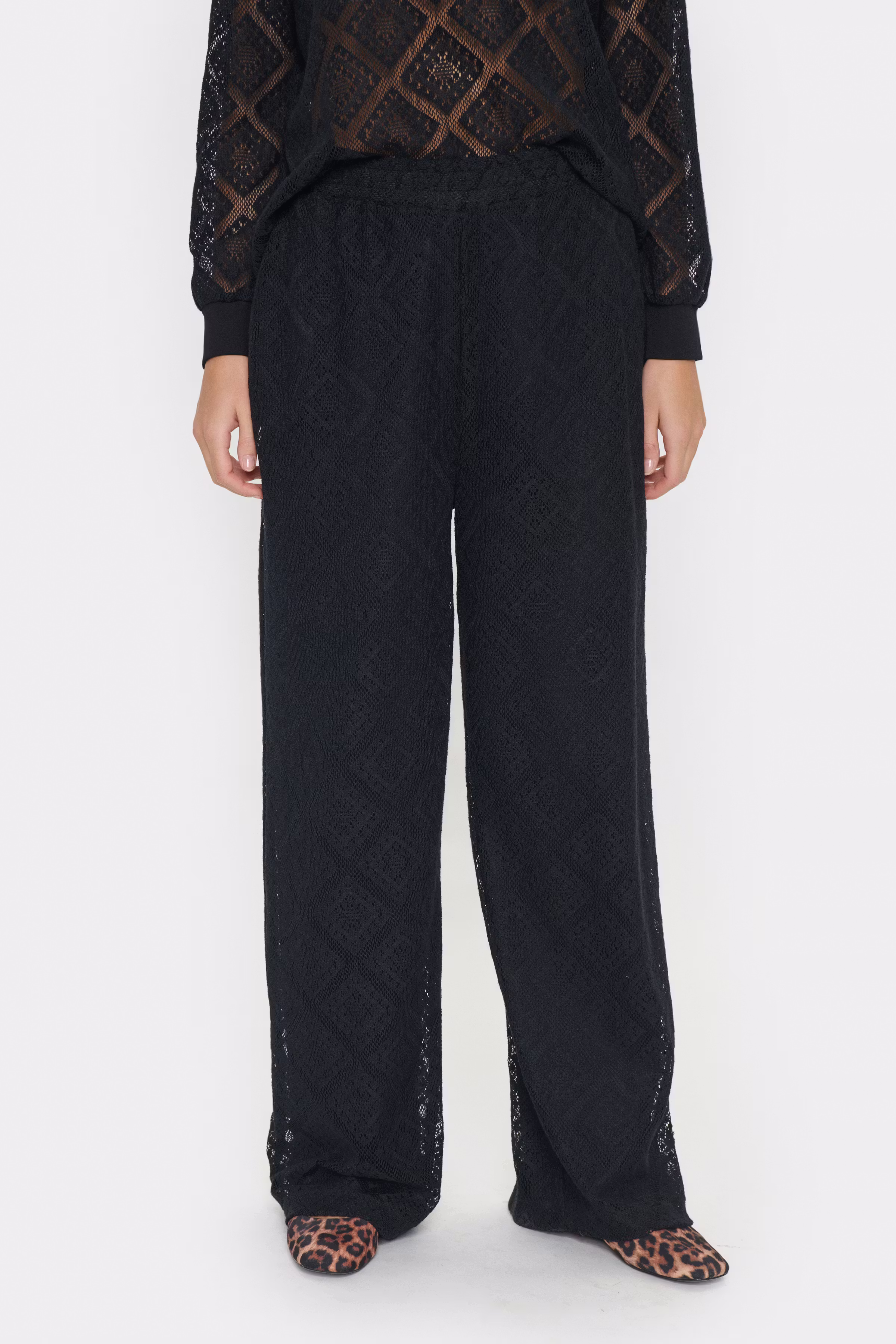 JacobinaSZ Hose LOOKBOOK FRONT 30513916-193911