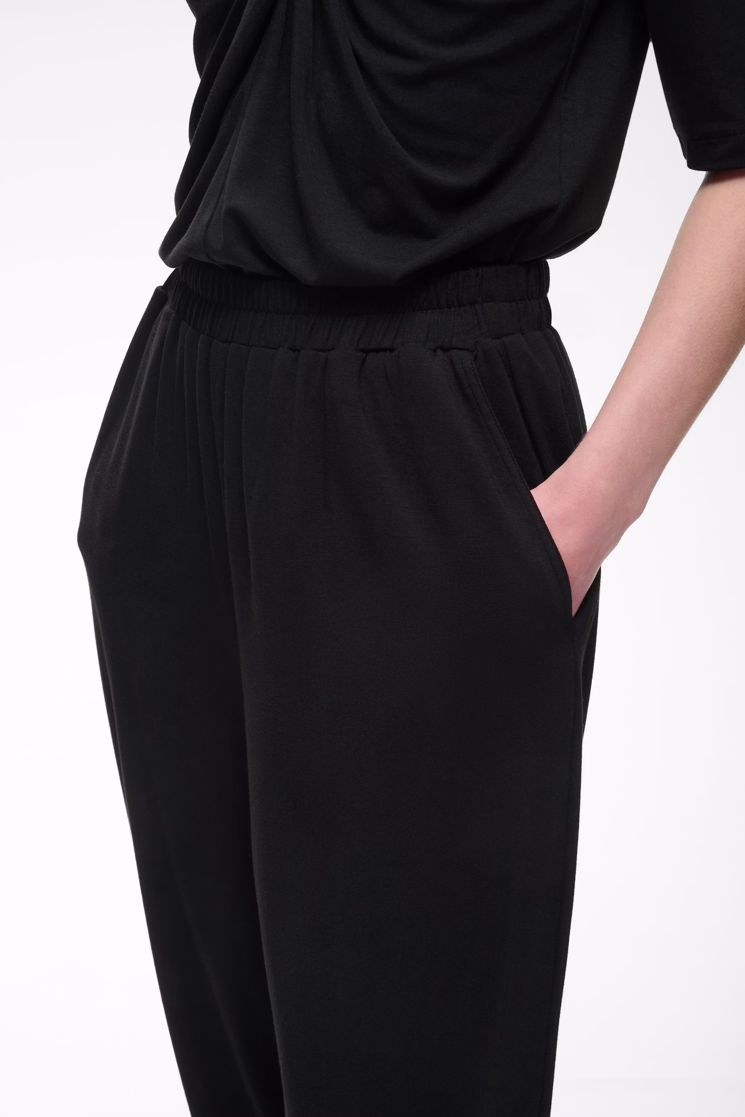 TalishaIW Hose LOOKBOOK DETAIL 30111321-194008