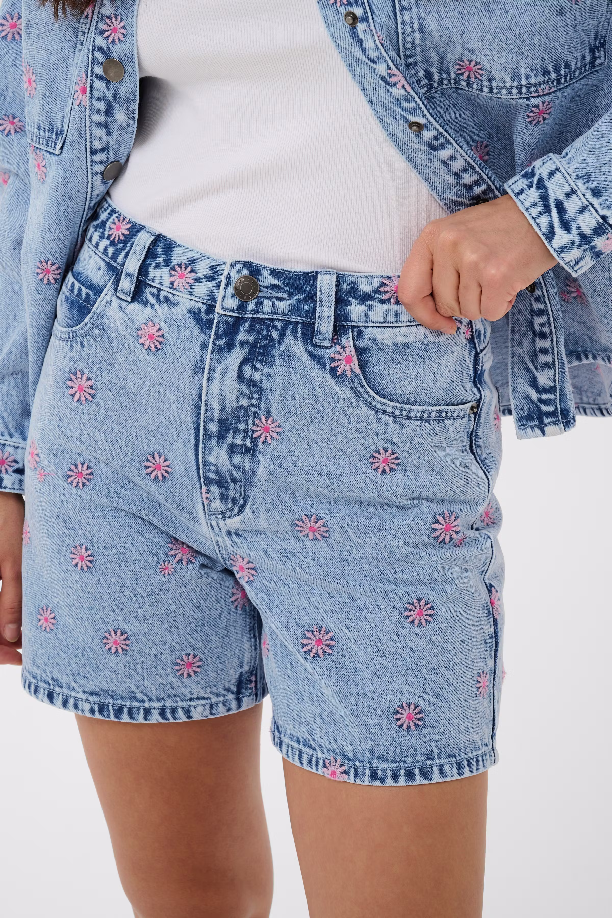 KAbabena Shorts LOOKBOOK DETAIL 10511679-109286