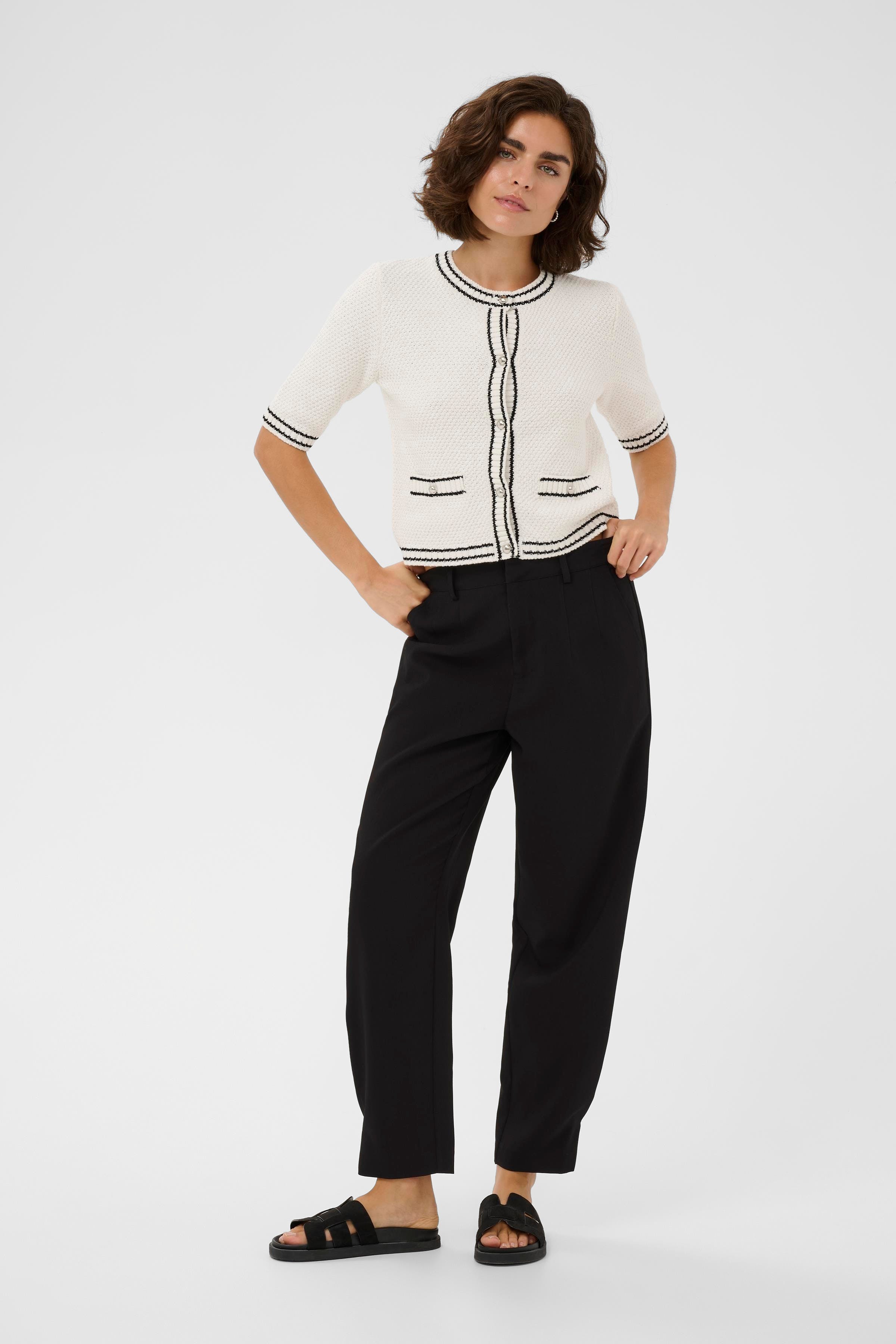 KAhella Trousers LOOKBOOK FRONT 10511396-100121