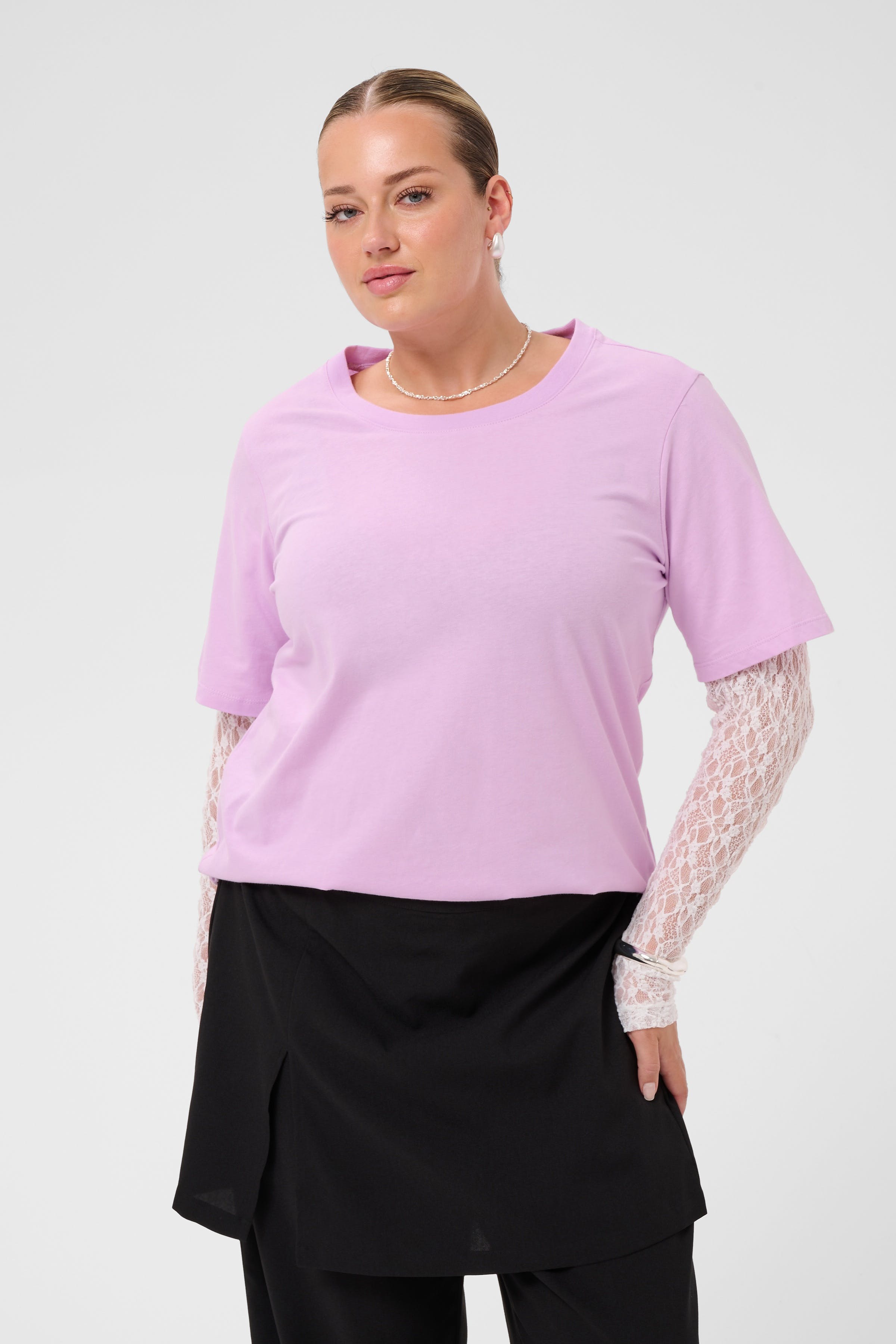KCellina T-shirt LOOKBOOK FRONT 10584926-153412