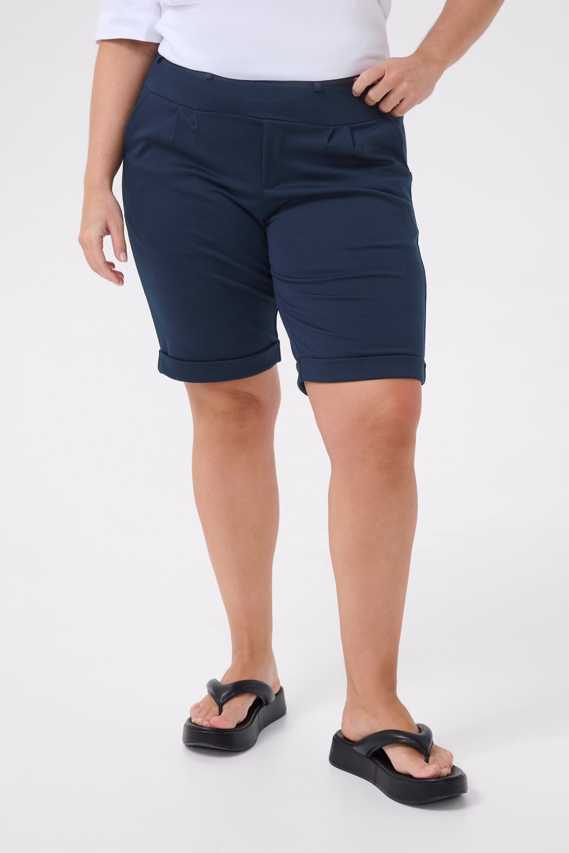 KCjenna Shorts LOOKBOOK FRONT 10582428-194020