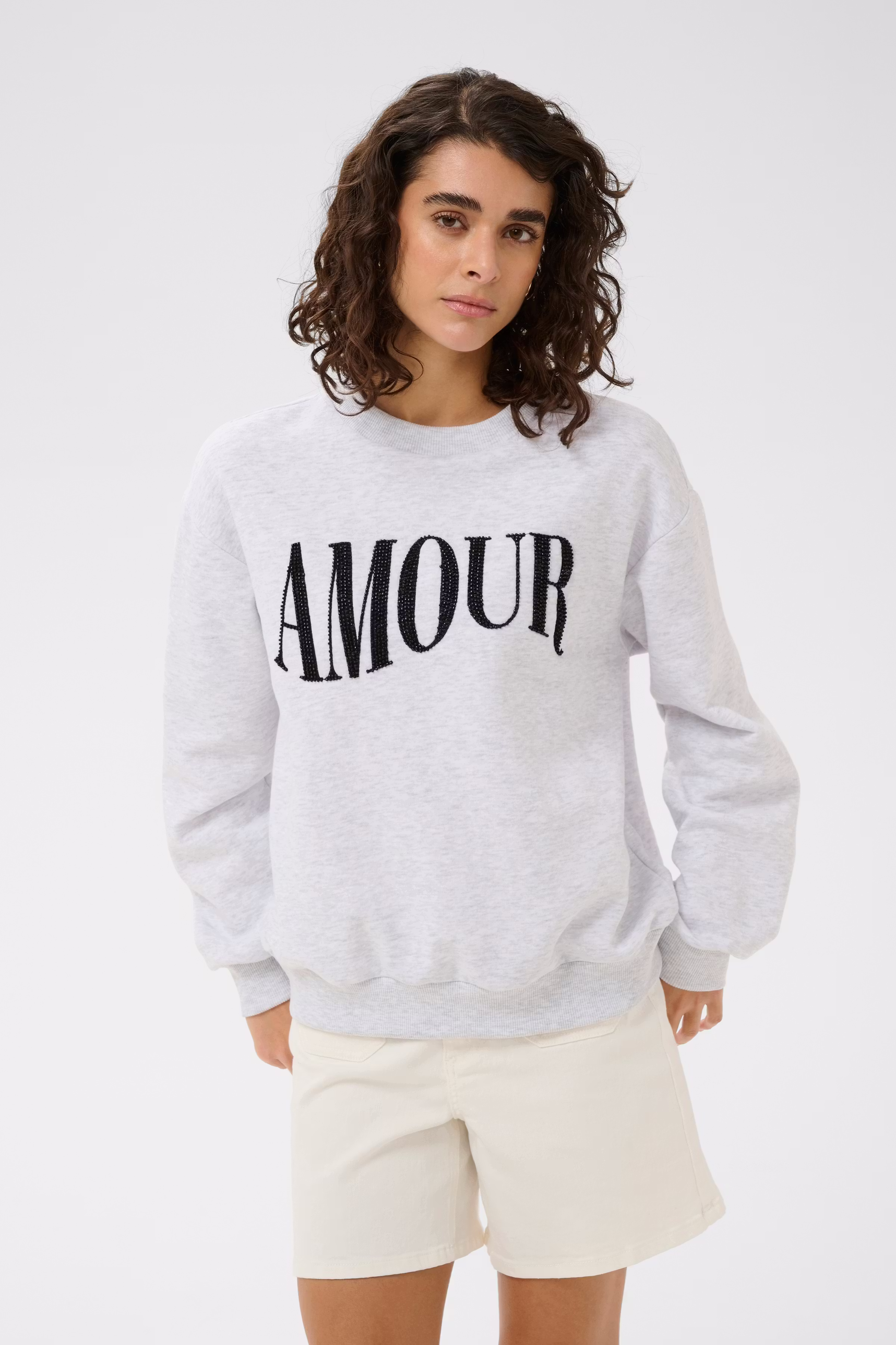 KAmelody Sweatshirt LOOKBOOK FRONT 10511456-100126