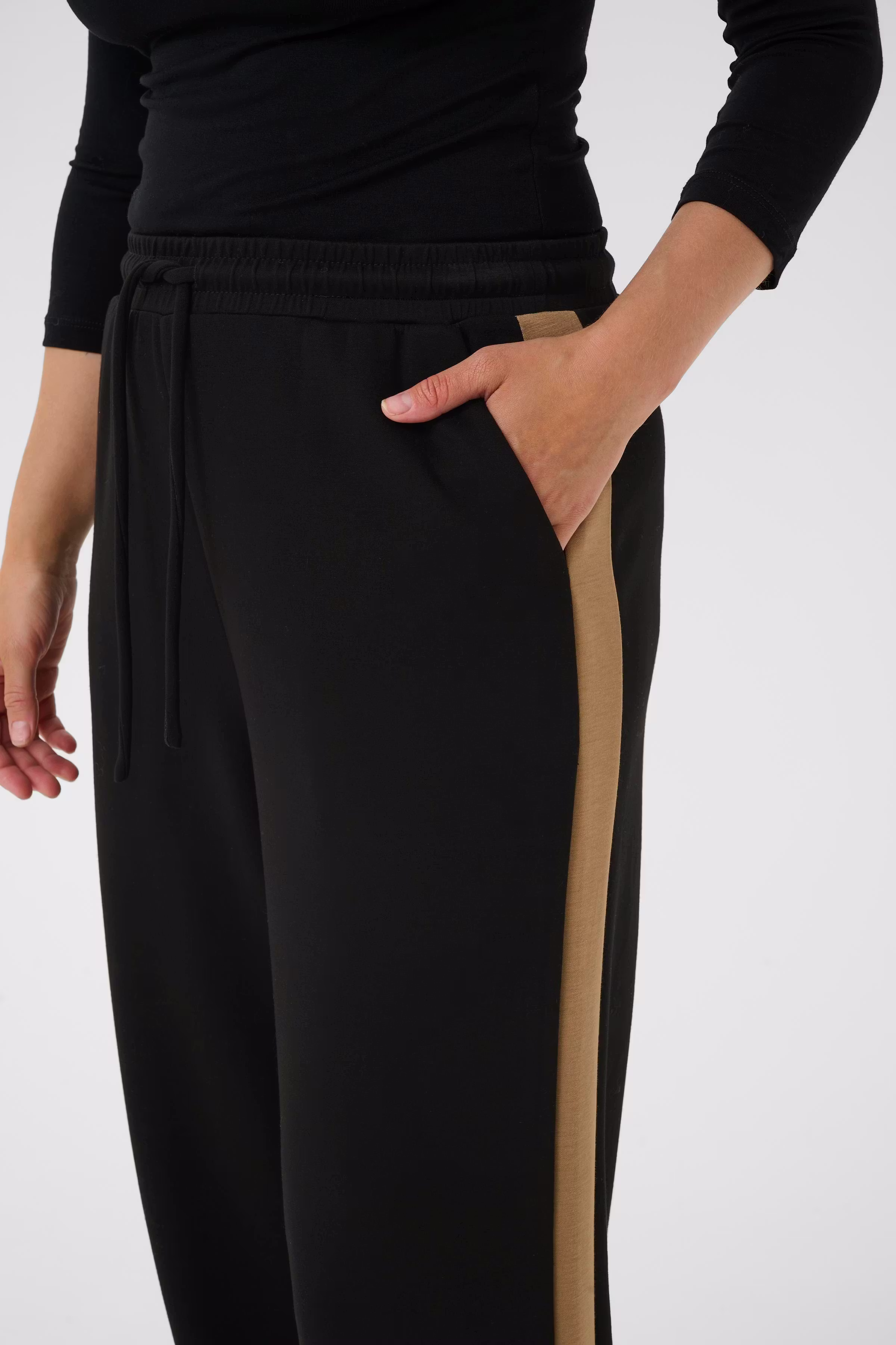 BPtrudy Trousers LOOKBOOK DETAIL 40200050-108656