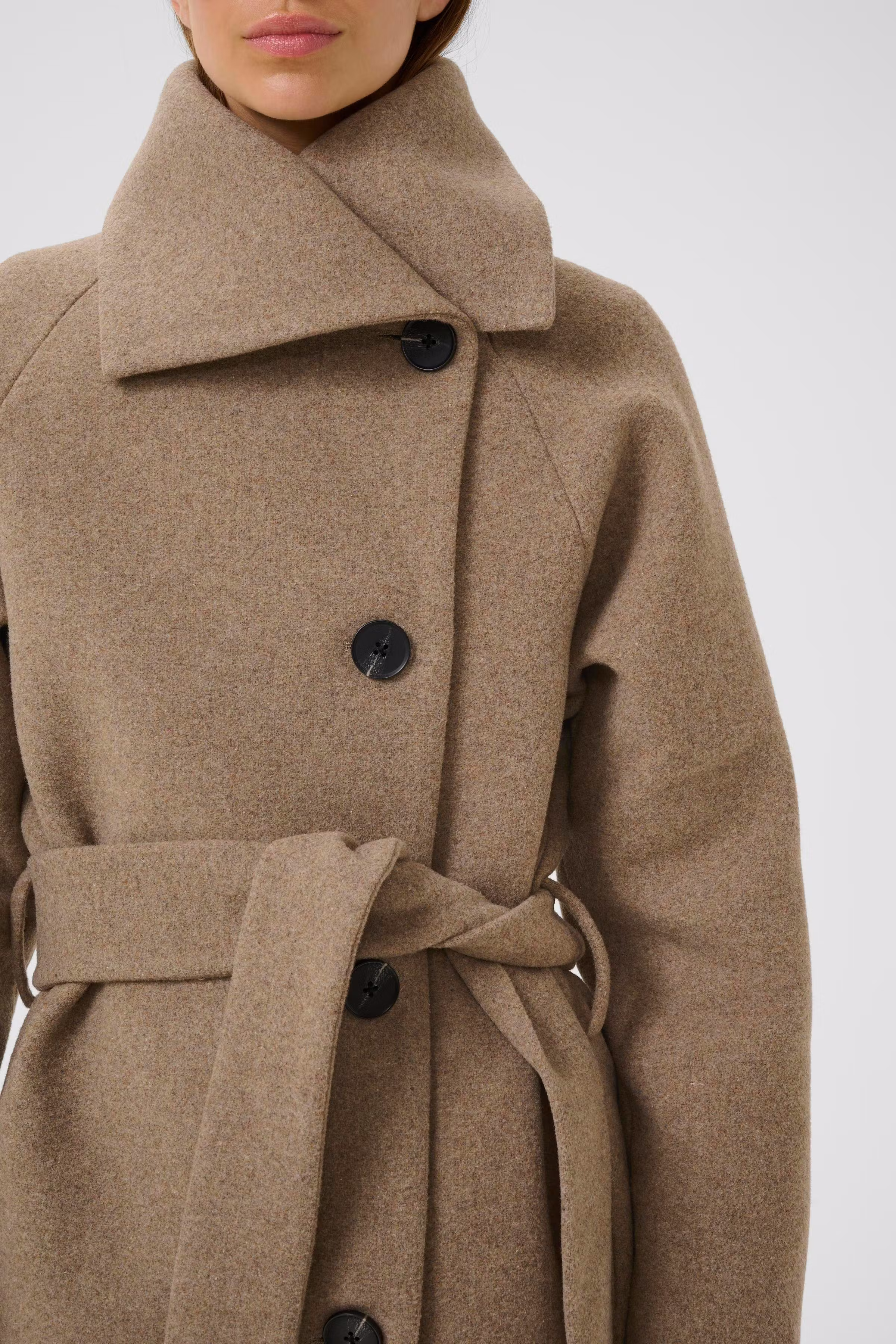 YunahIW Mantel LOOKBOOK DETAIL 30110611-1813041