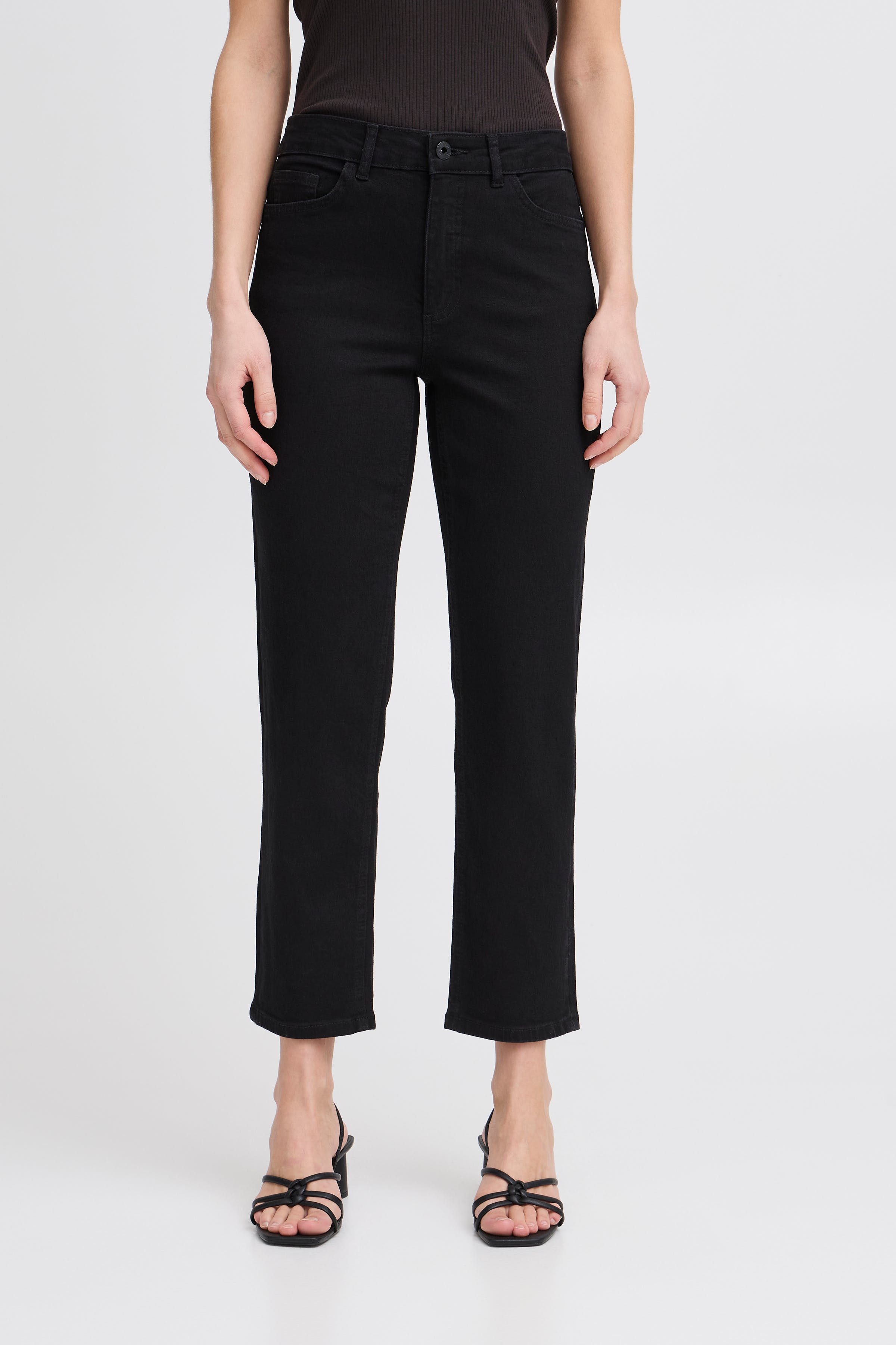 IHTWIGGY RAVEN Jeans LOOKBOOK FRONT 20110967-194008