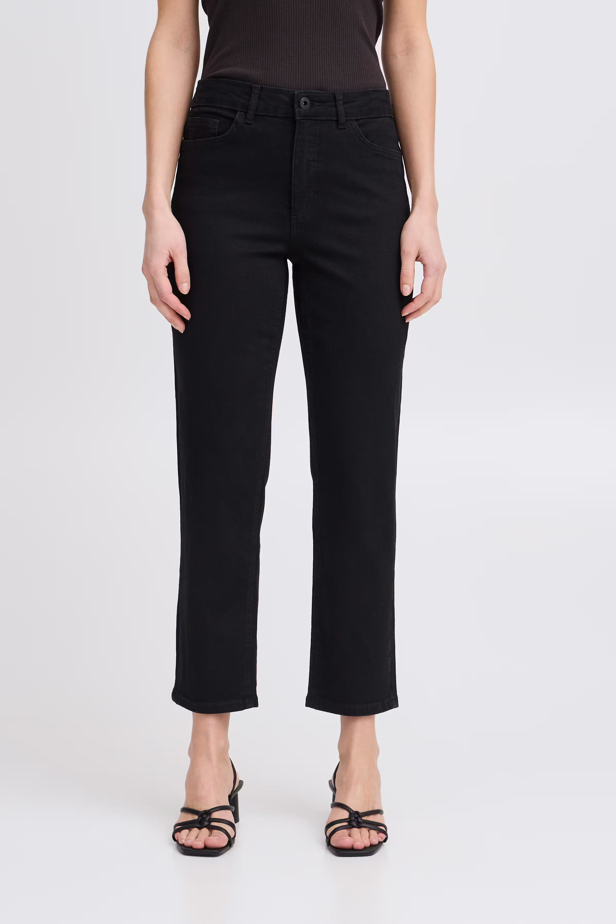 IHTWIGGY RAVEN Jeans LOOKBOOK FRONT 20110967-194008