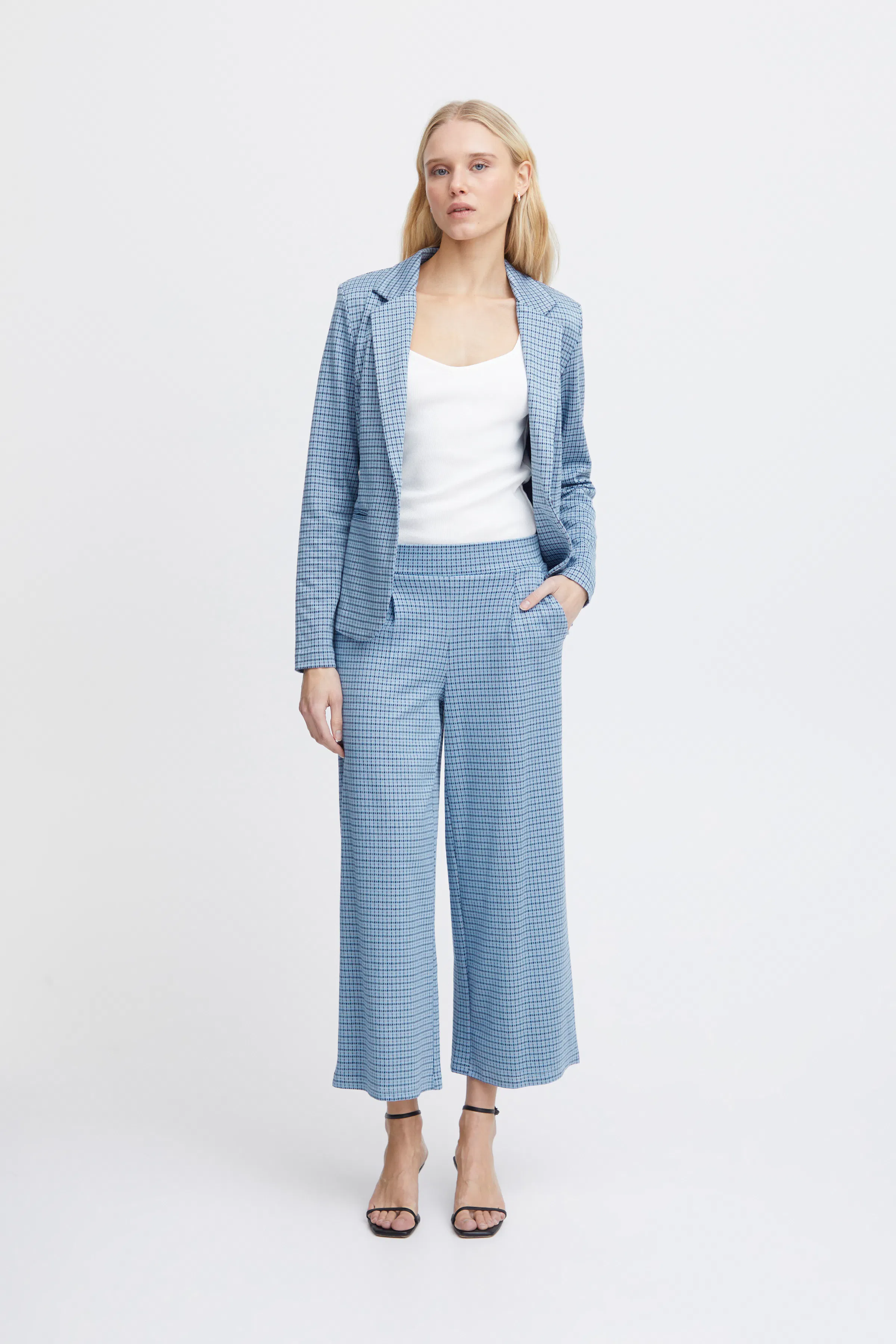 IHKATE Hose LOOKBOOK FRONT 20118223-164020