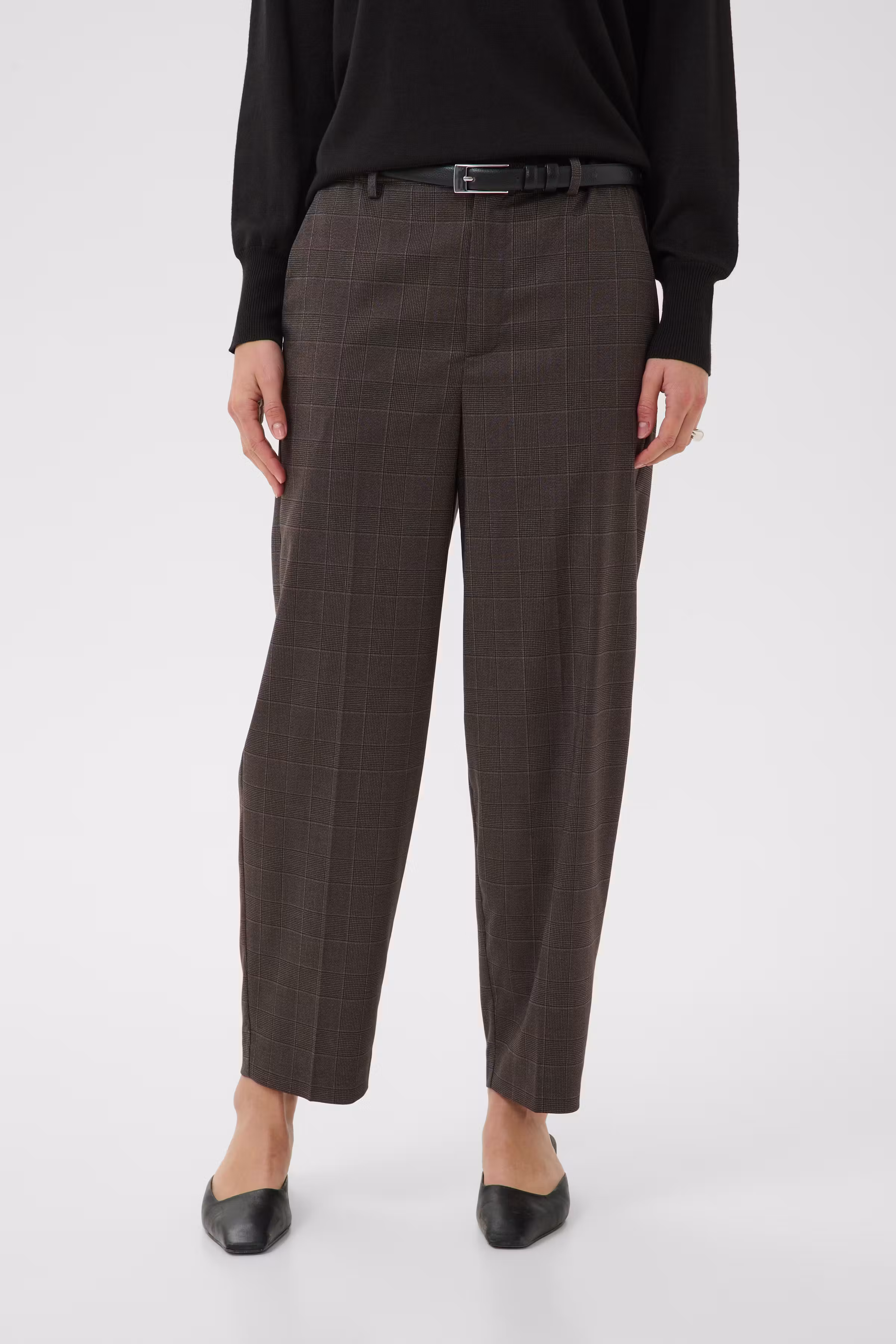 KAlenora Bukser LOOKBOOK FRONT 10512151-109807