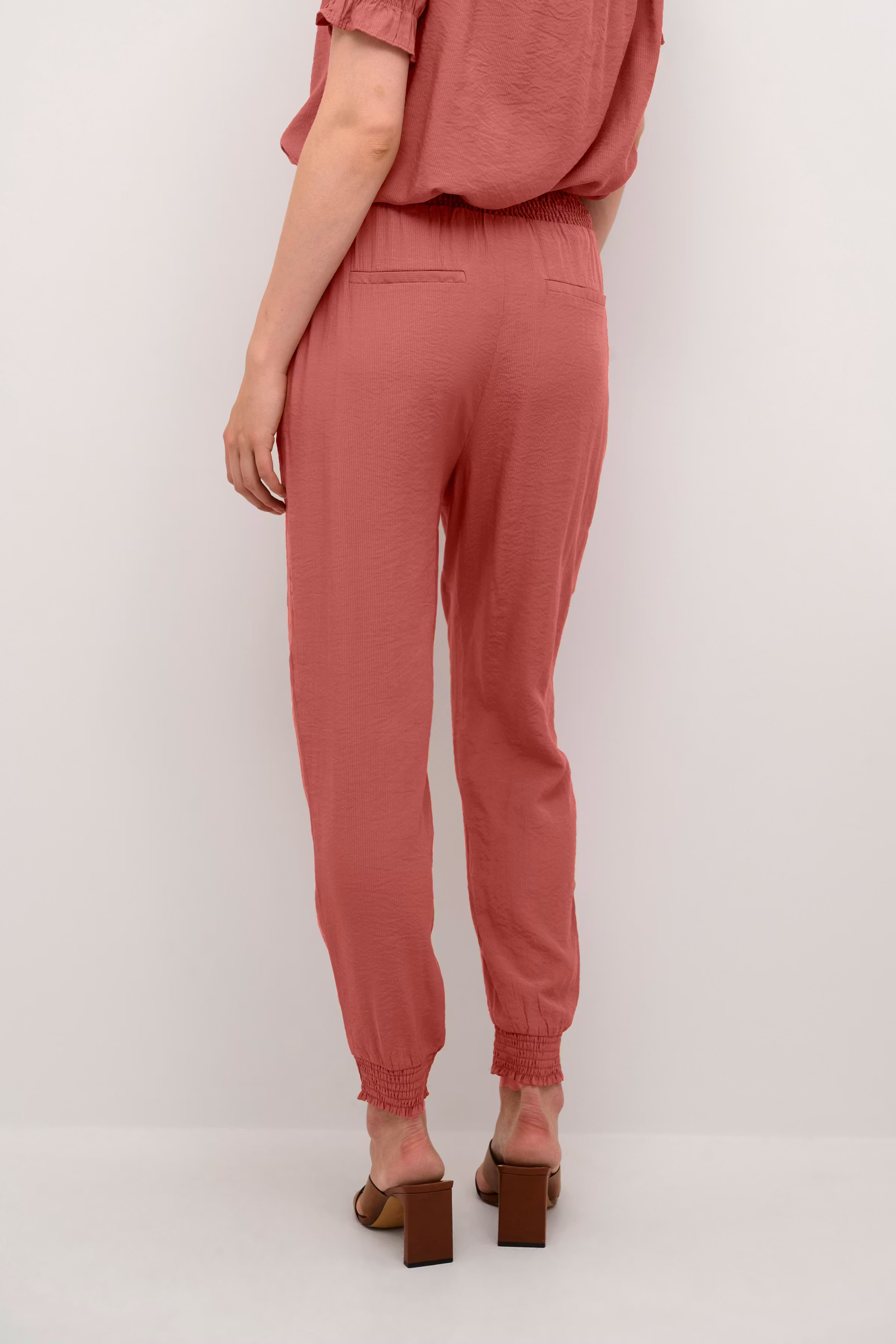 CRIrina Trousers LOOKBOOK BACK 10612463-181432