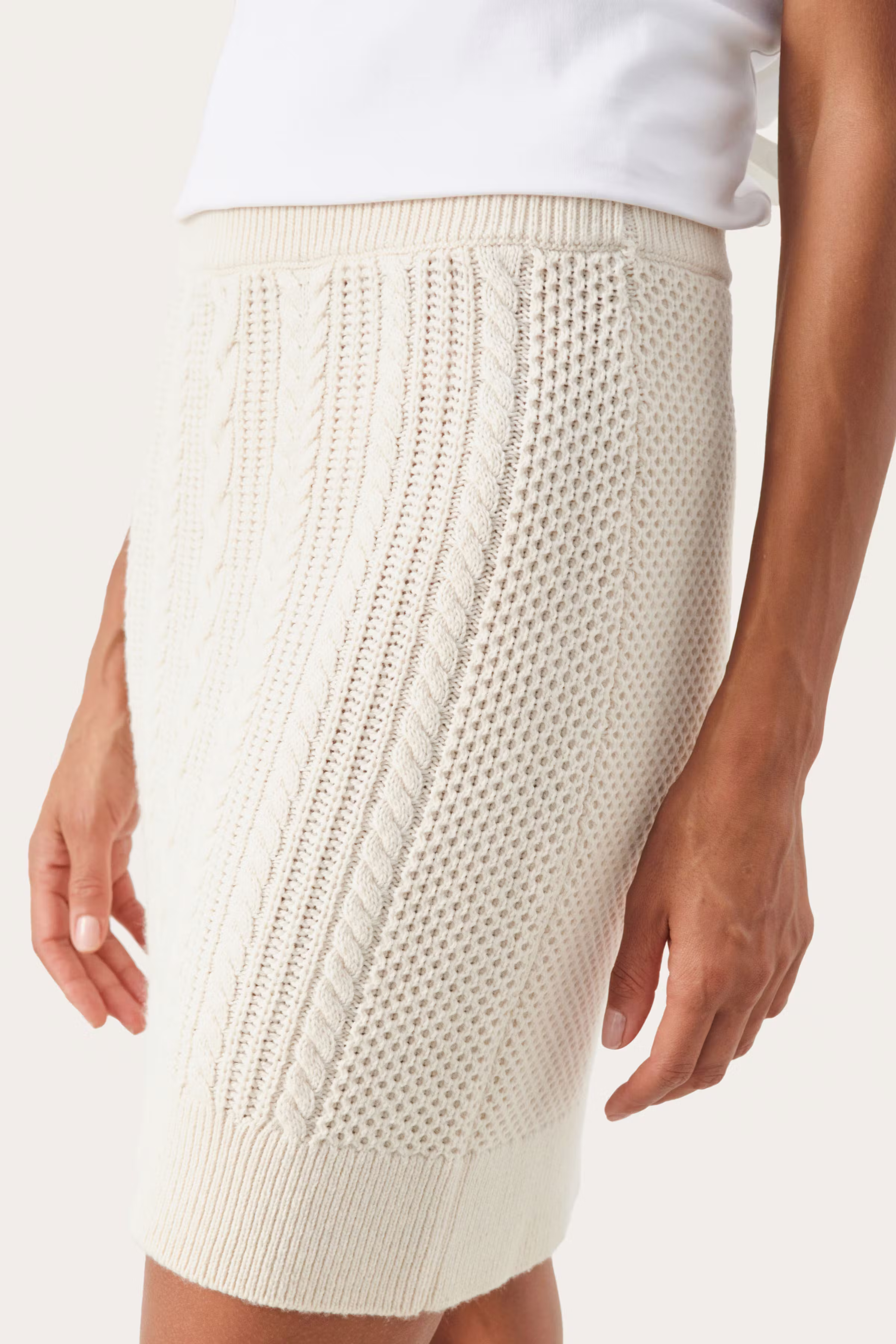 FarrahPW Kort strikkeskjørt LOOKBOOK DETAIL 30308310-120304