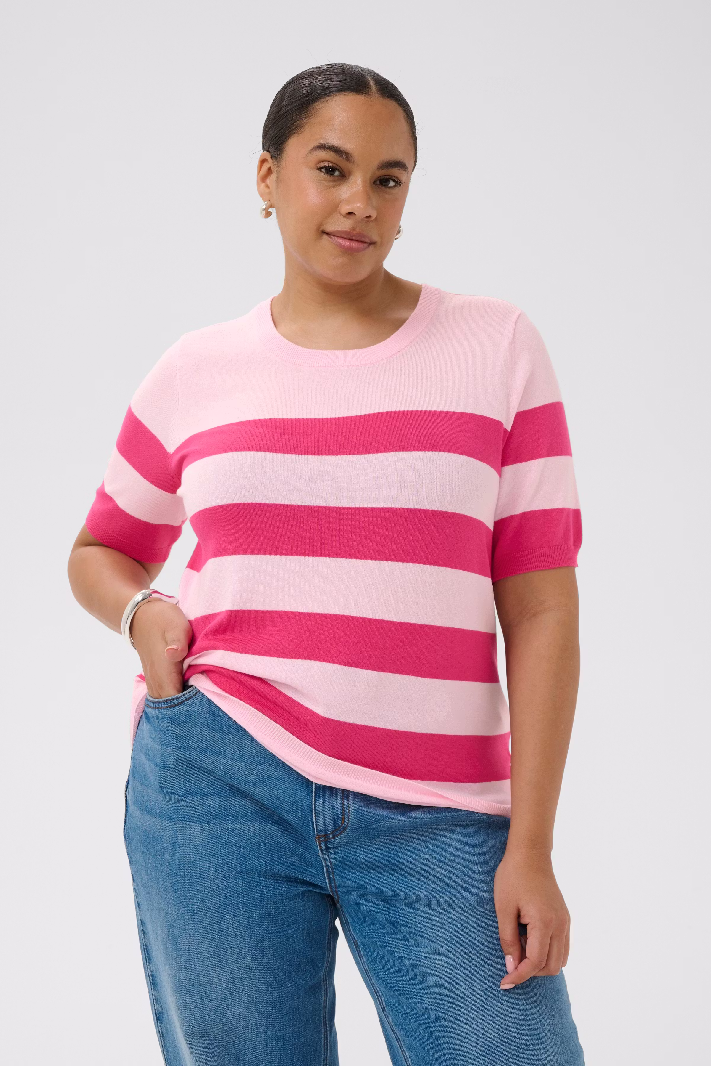 KClizzy Pullover LOOKBOOK FRONT 10582914-109425