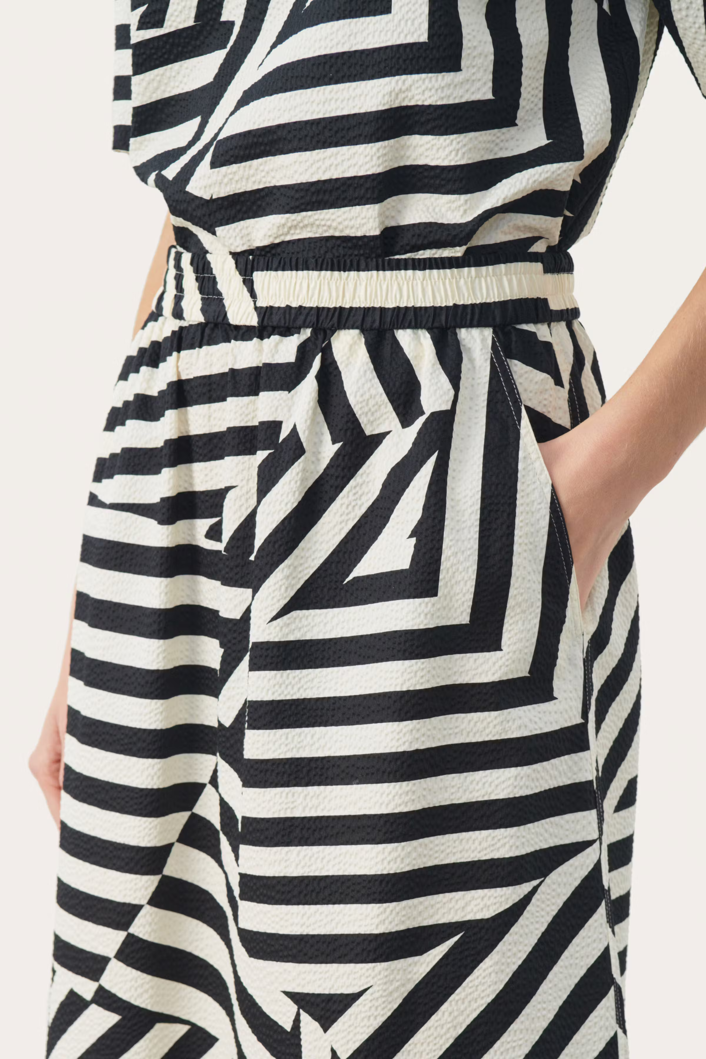 EmmelinePW Langer Rock LOOKBOOK DETAIL 30308469-302748