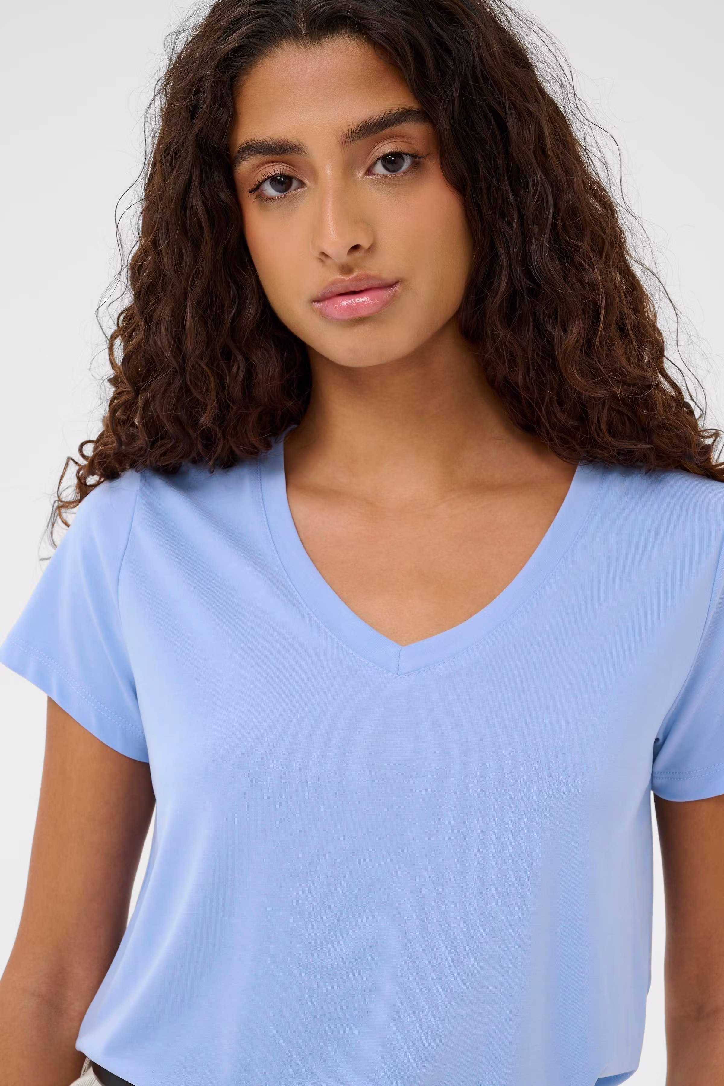 SLColumbine V-neck T-shirt LOOKBOOK DETAIL 30404284-164030