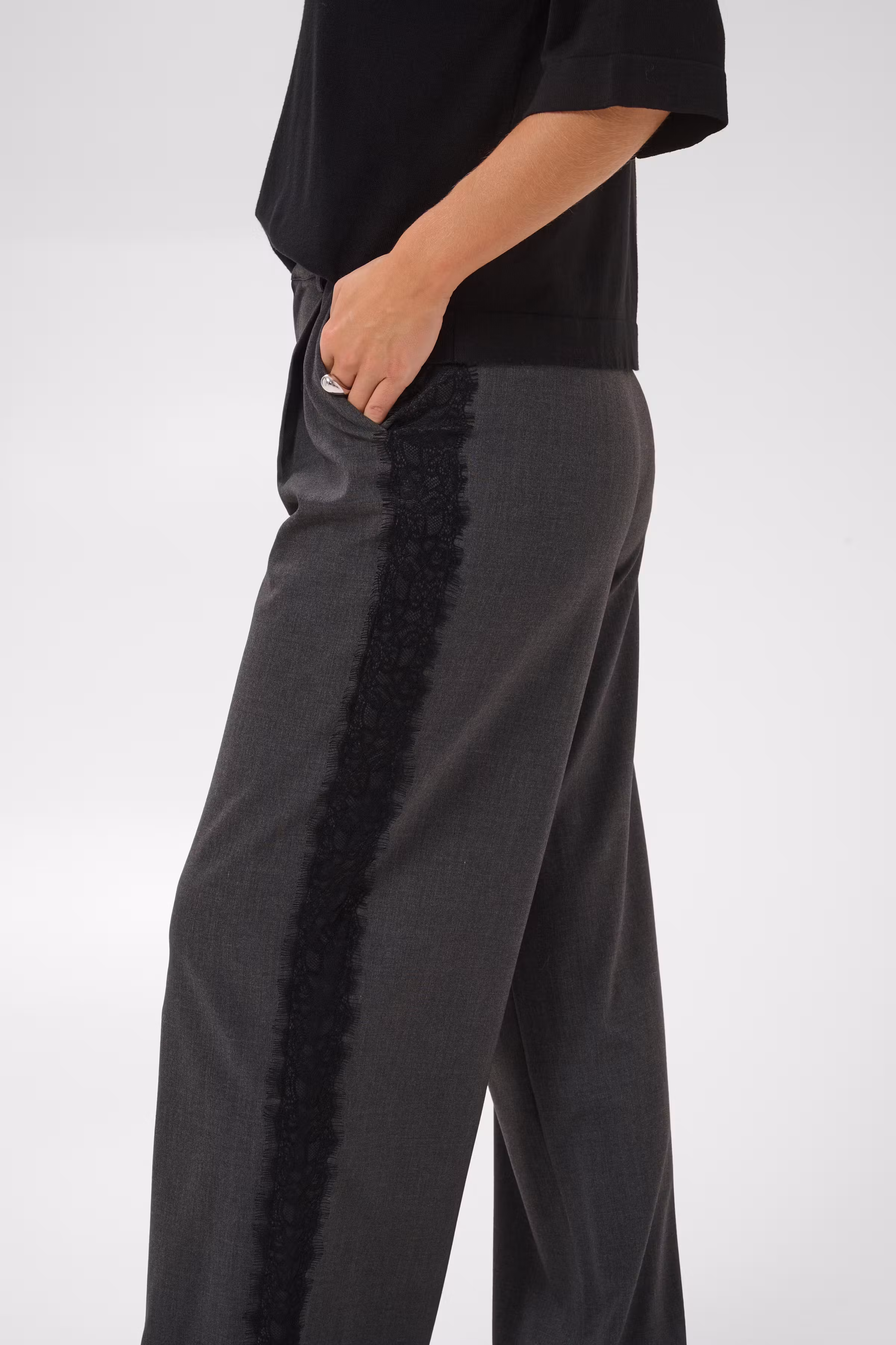 KArielle Bukser LOOKBOOK DETAIL 10512355-100125