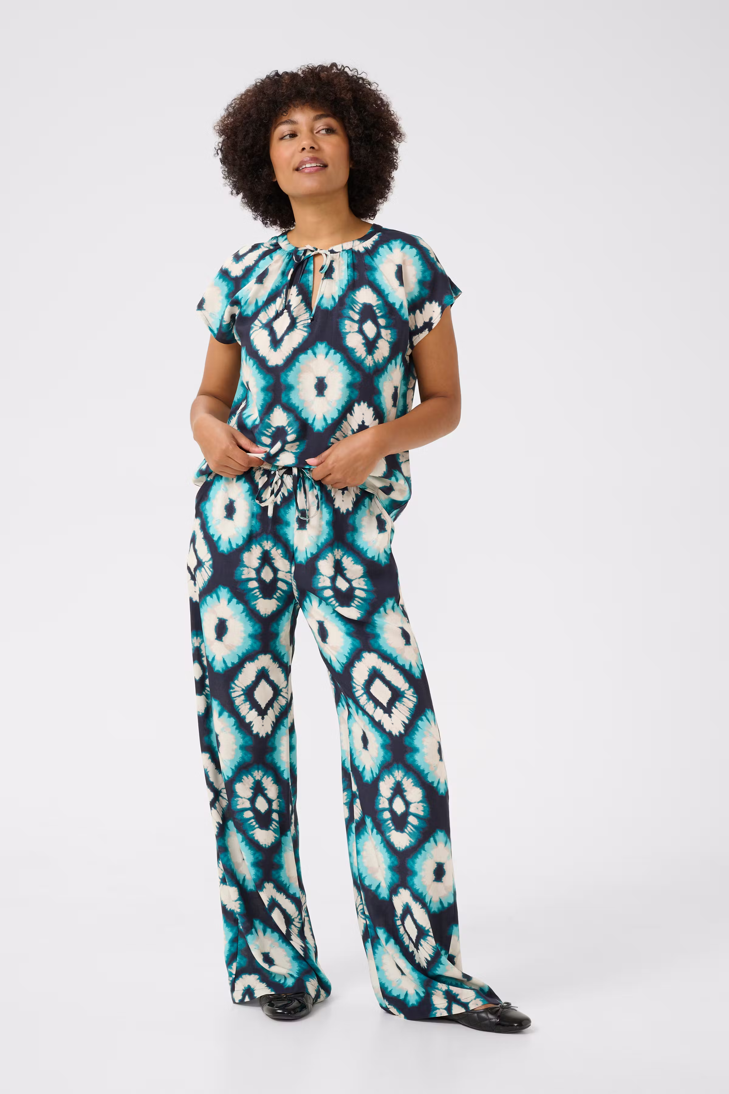 CRTiah Blouse LOOKBOOK FRONT 10613602-107522