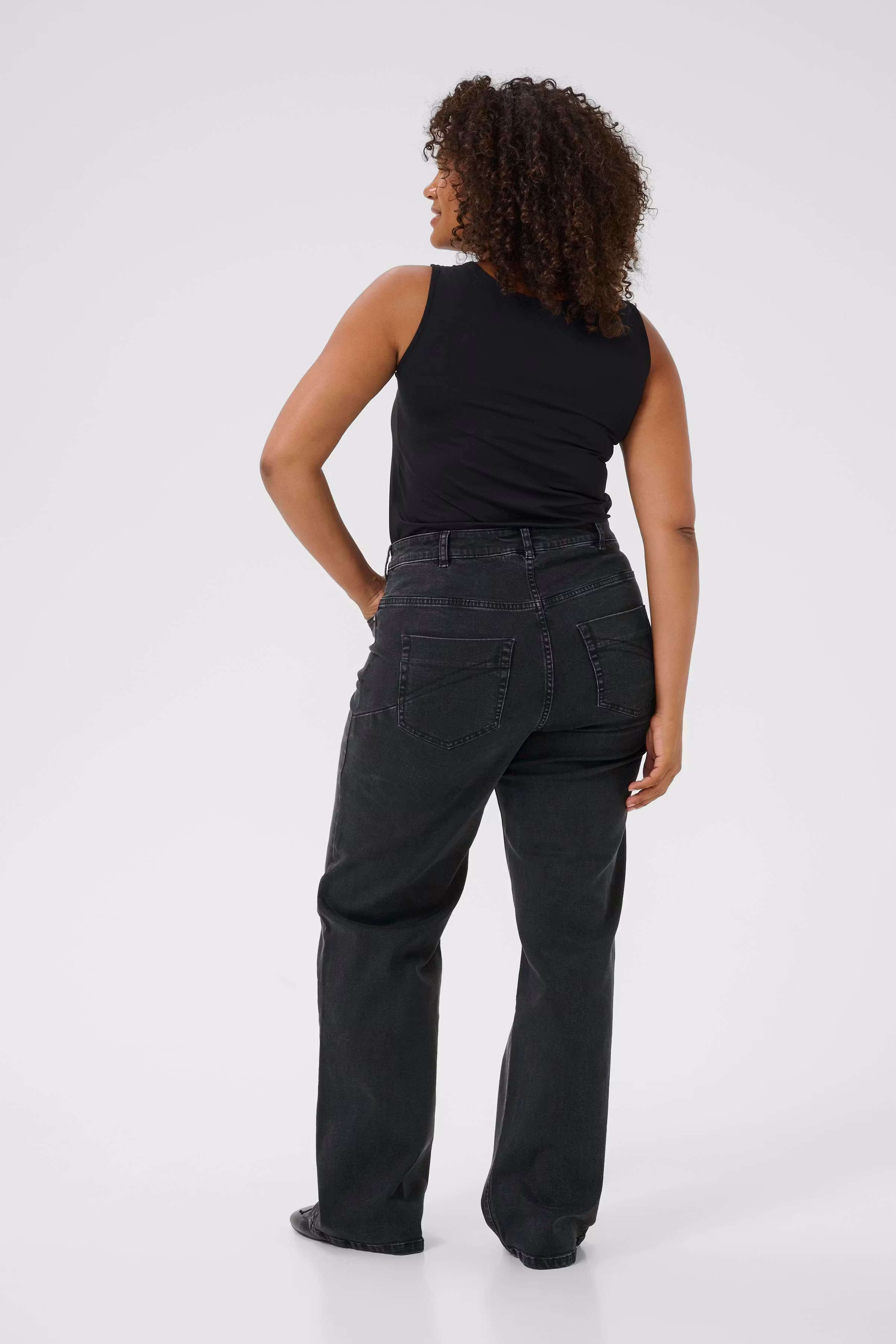 KCflora Flared Jeans LOOKBOOK BACK 10583712-108261