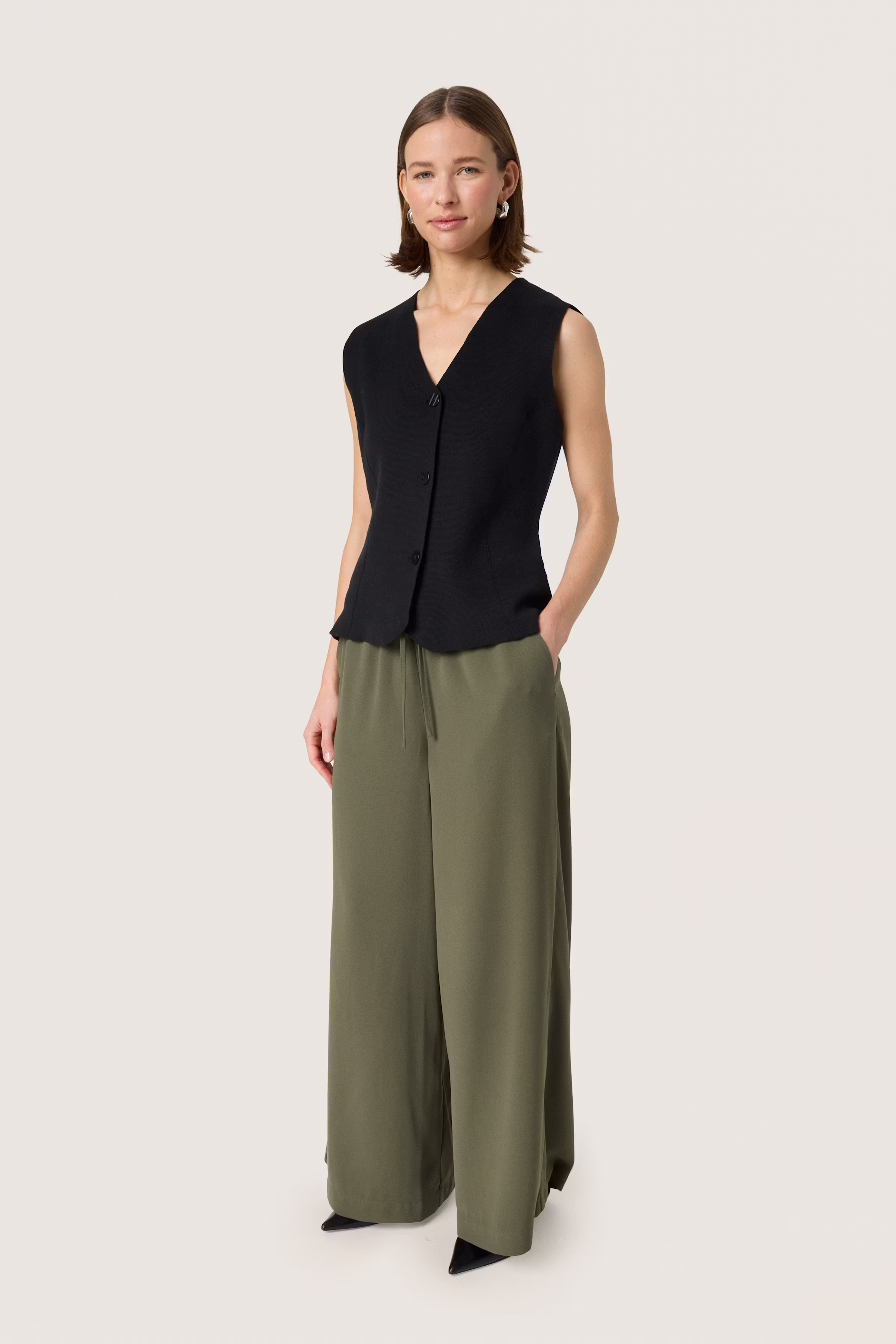 SLShirley Trousers LOOKBOOK FRONT 30408448-190511