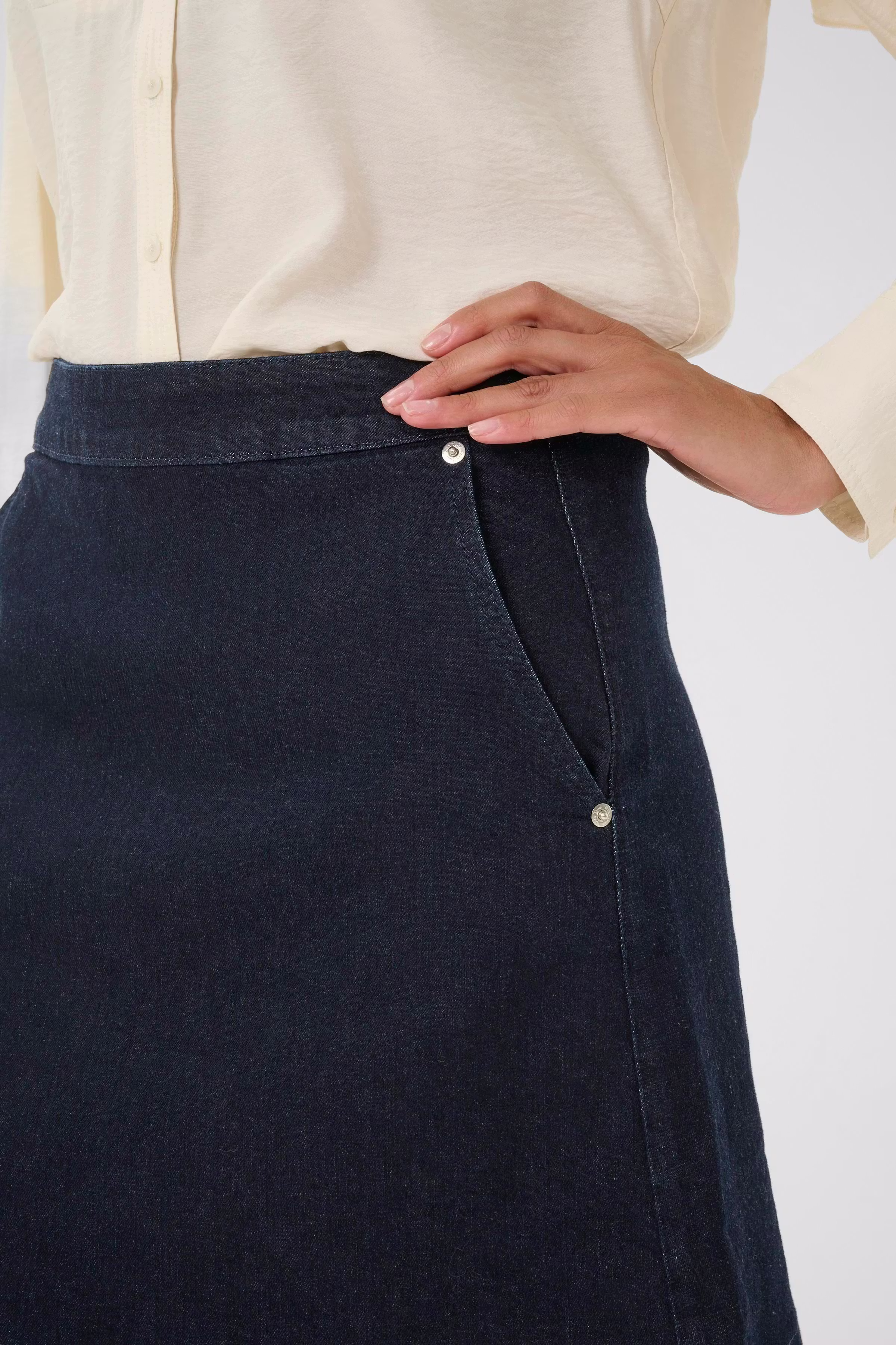 SaigePW Skirt LOOKBOOK DETAIL 30309944-300159