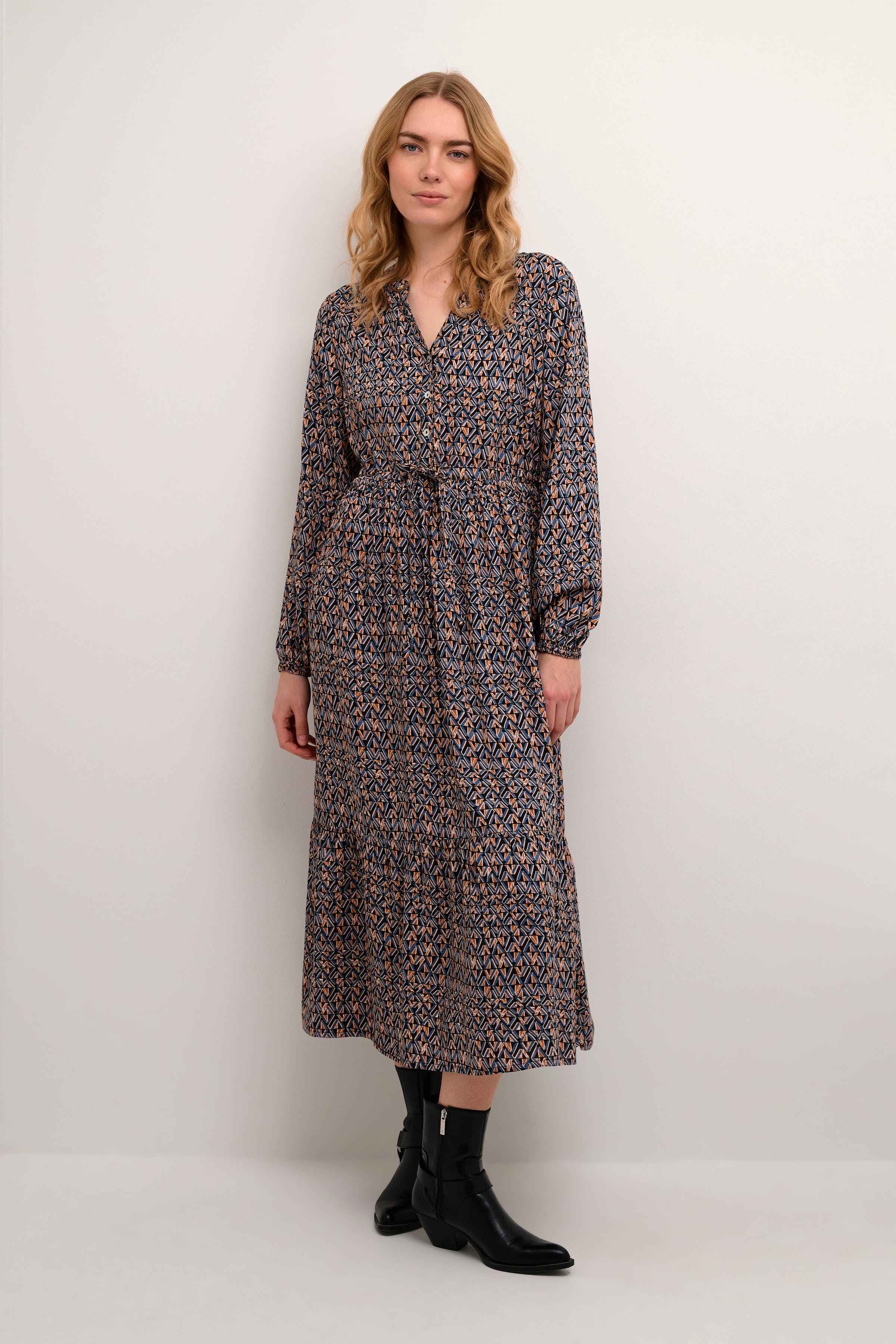 CRTiah Kleid LOOKBOOK FRONT 10611932-104952