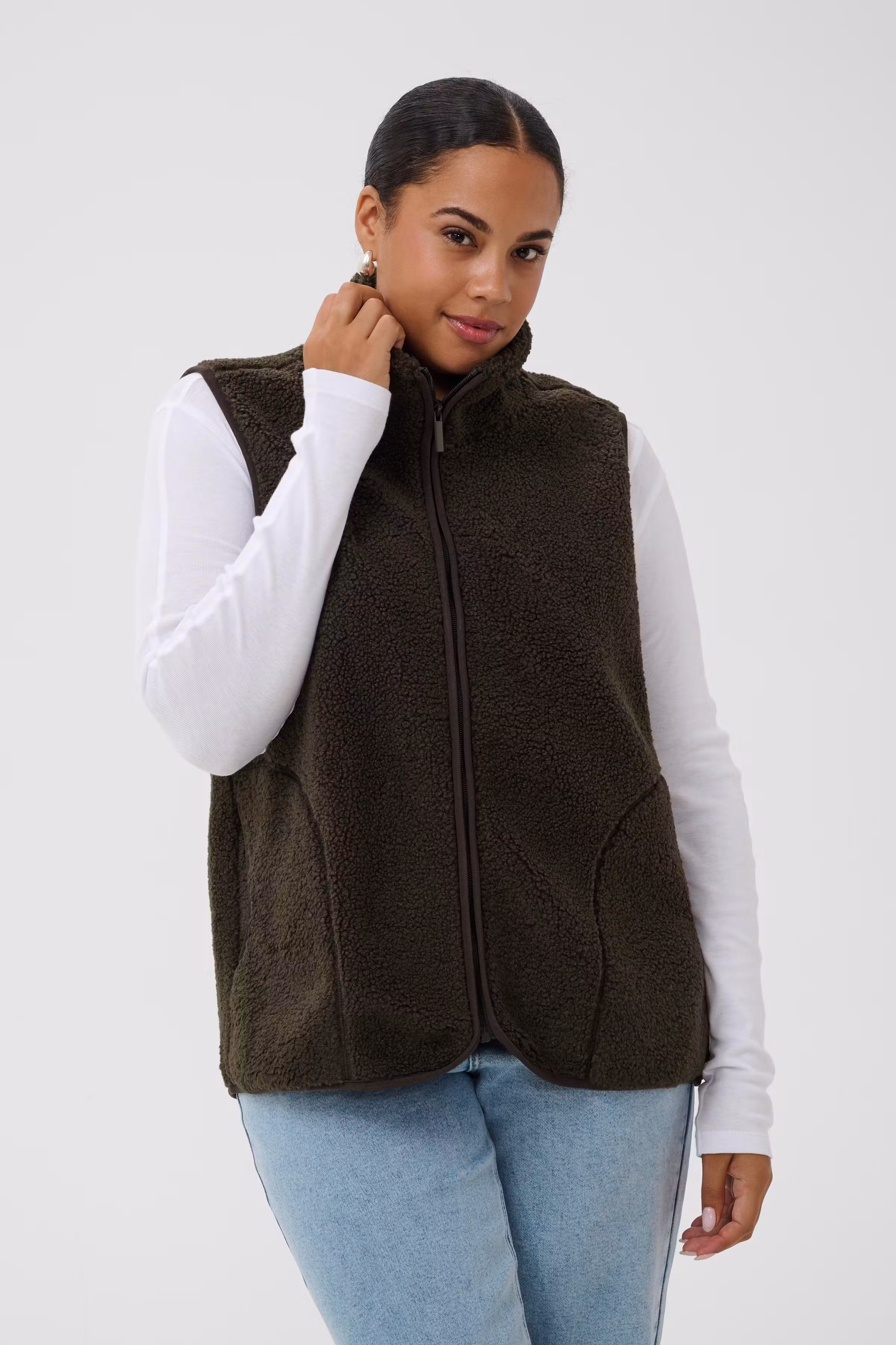 KCmally Vest LOOKBOOK FRONT 10584775-190810