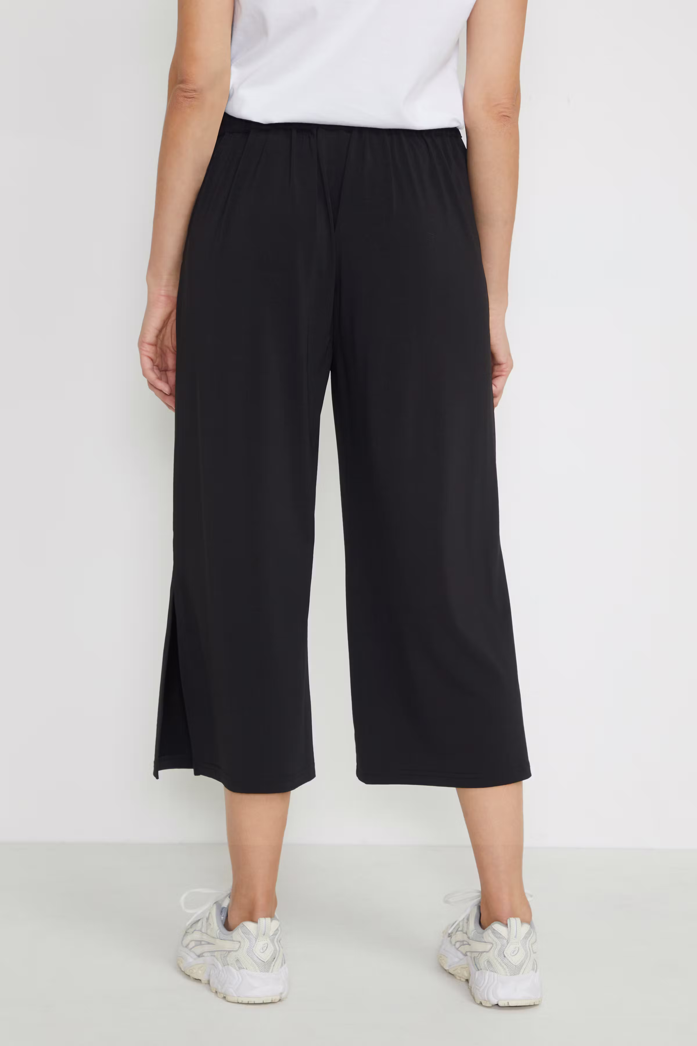 KAmalli Hose LOOKBOOK BACK 10503140-50600