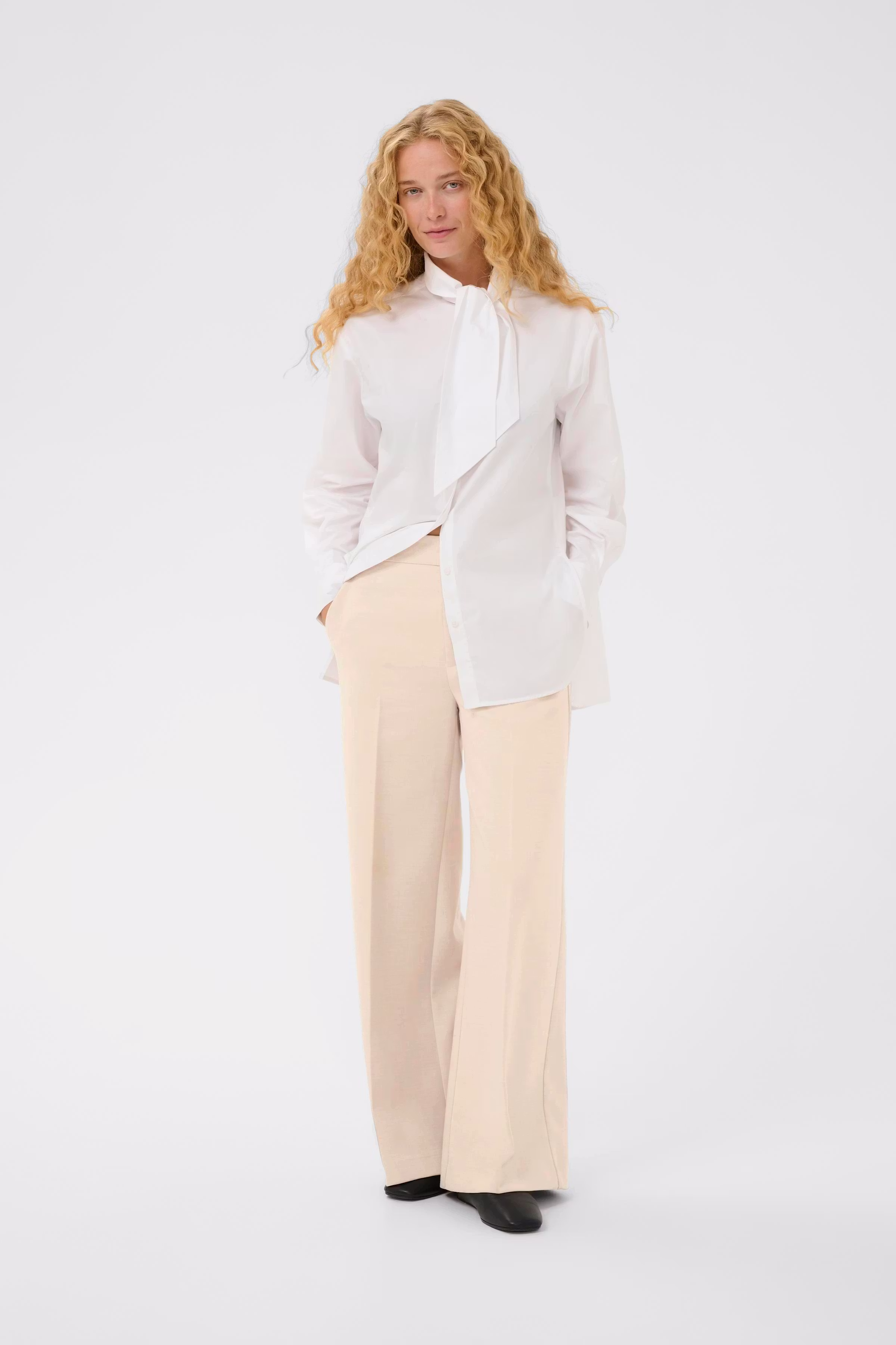 HOLLYNIW Trousers LOOKBOOK FRONT 30112214-300597