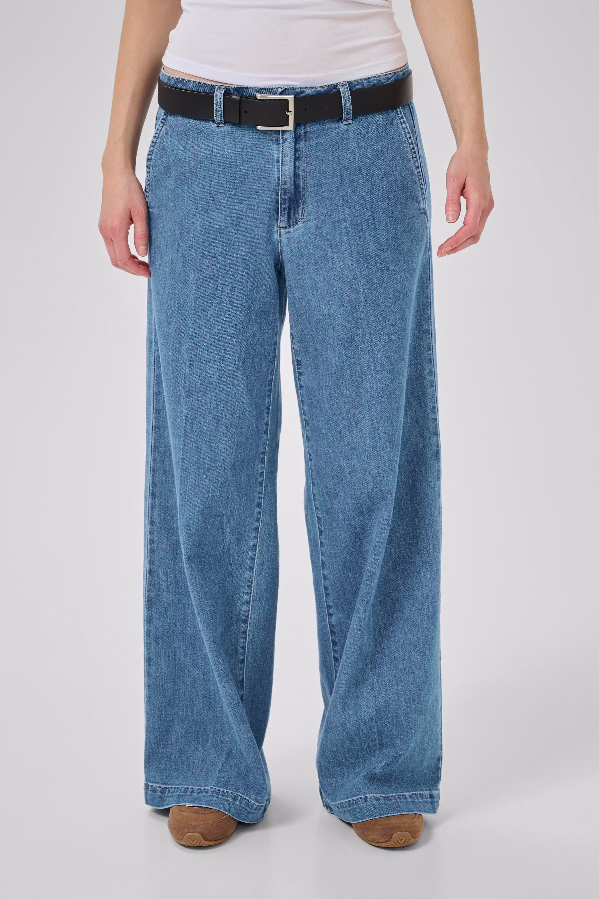 MWSoffi Mid X-Wide LOOKBOOK FRONT 10705238-100053