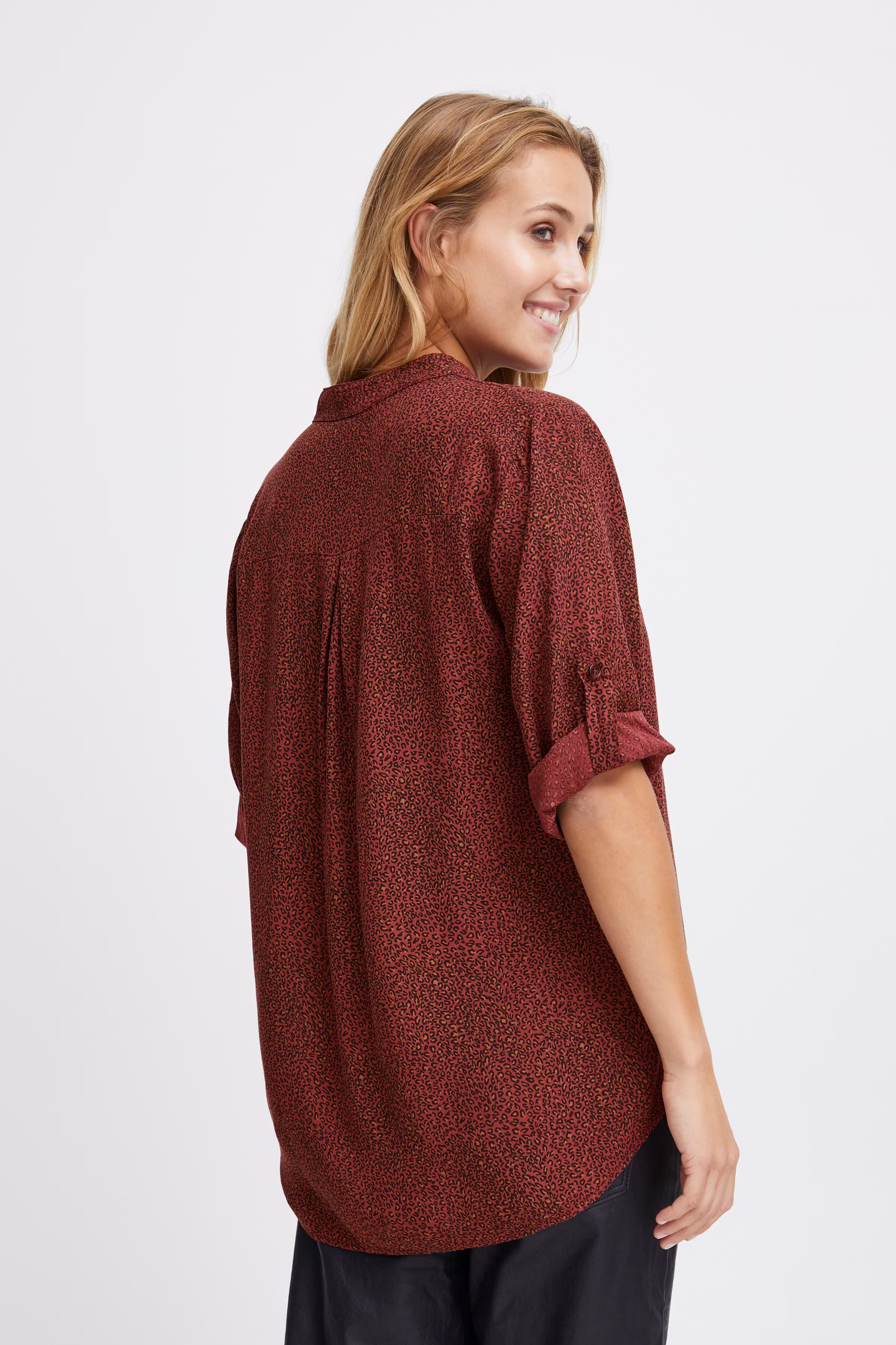 SBRAFIA Bluse LOOKBOOK BACK 22100341-191543