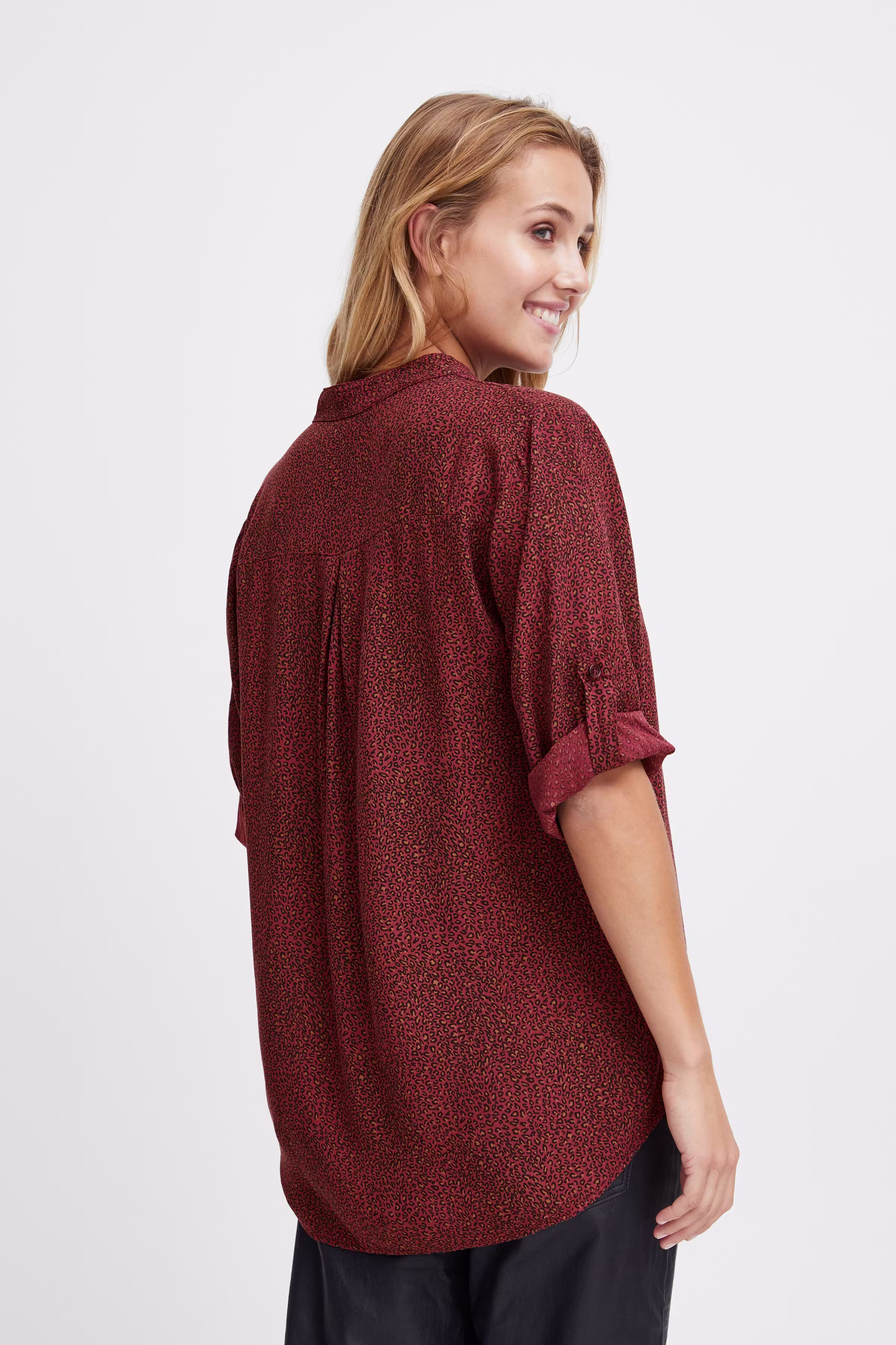 SBRAFIA Bluse LOOKBOOK BACK 22100341-191543