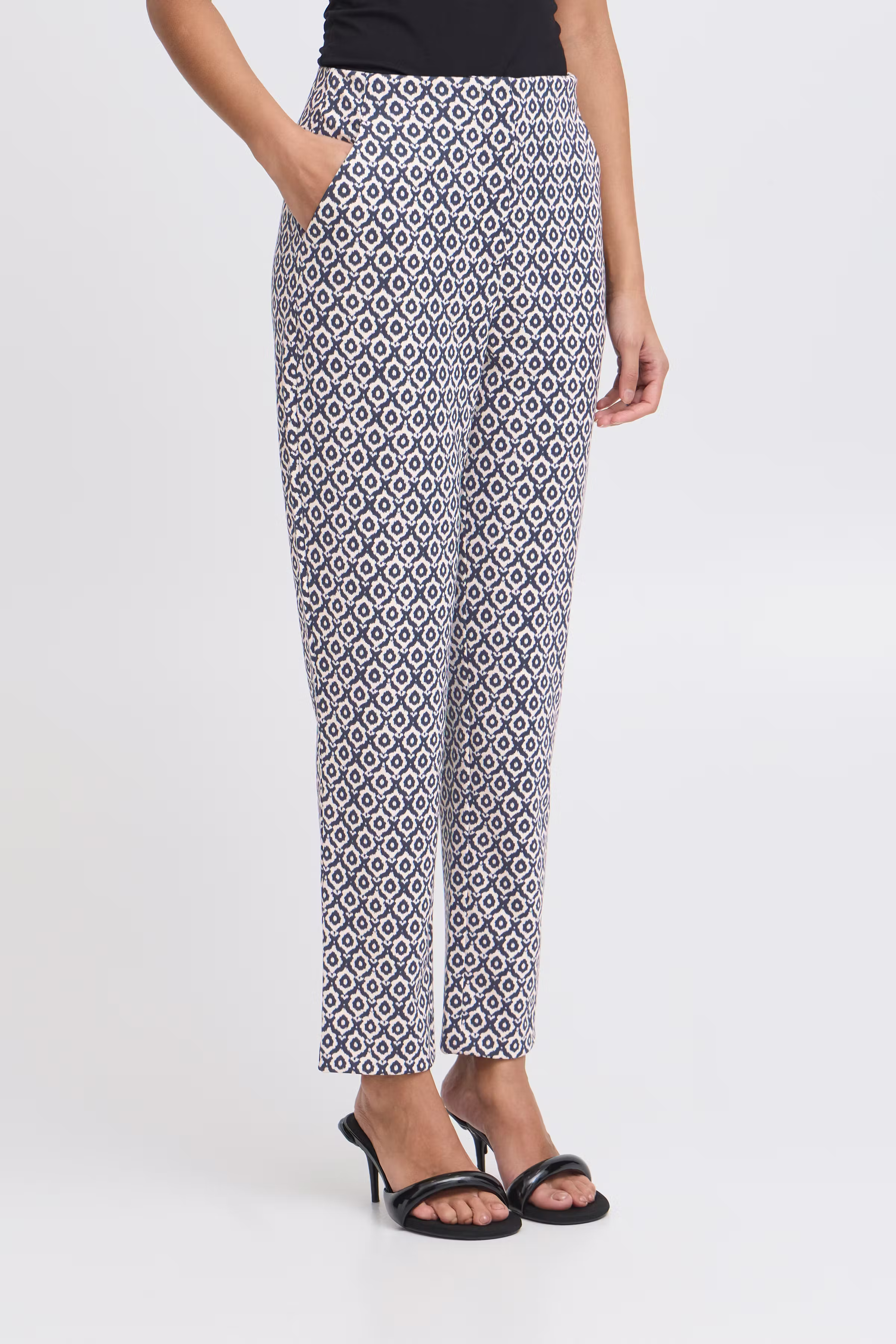 IHKATE Casual broek LOOKBOOK FRONT 20123020-204483