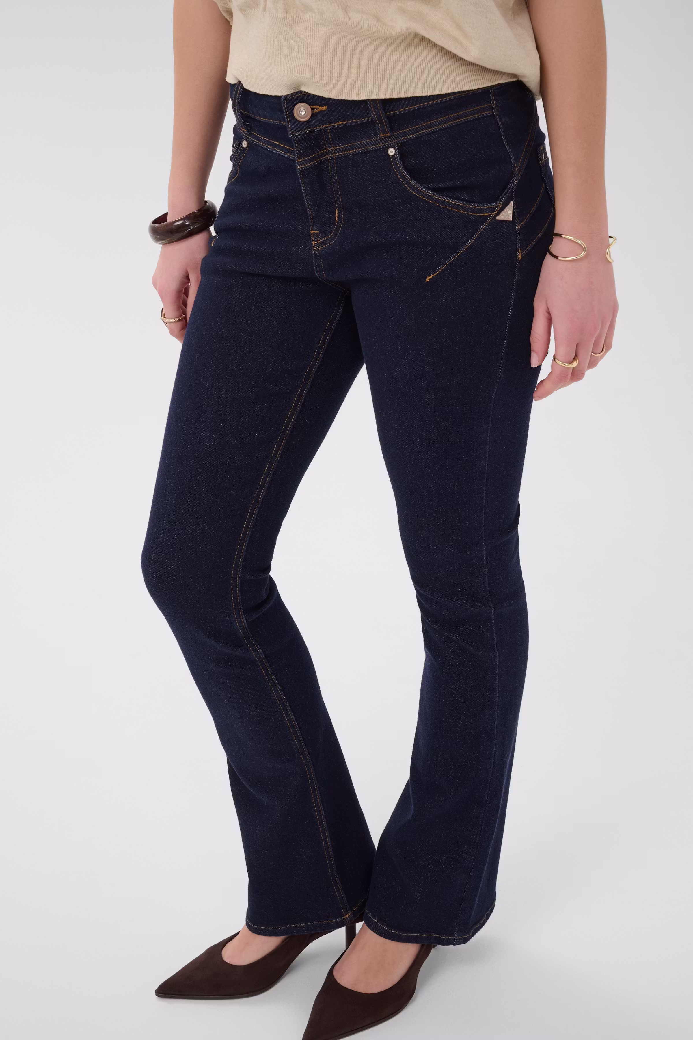 CRAmalie Bootcut Jeans LOOKBOOK DETAIL 10650697-109555