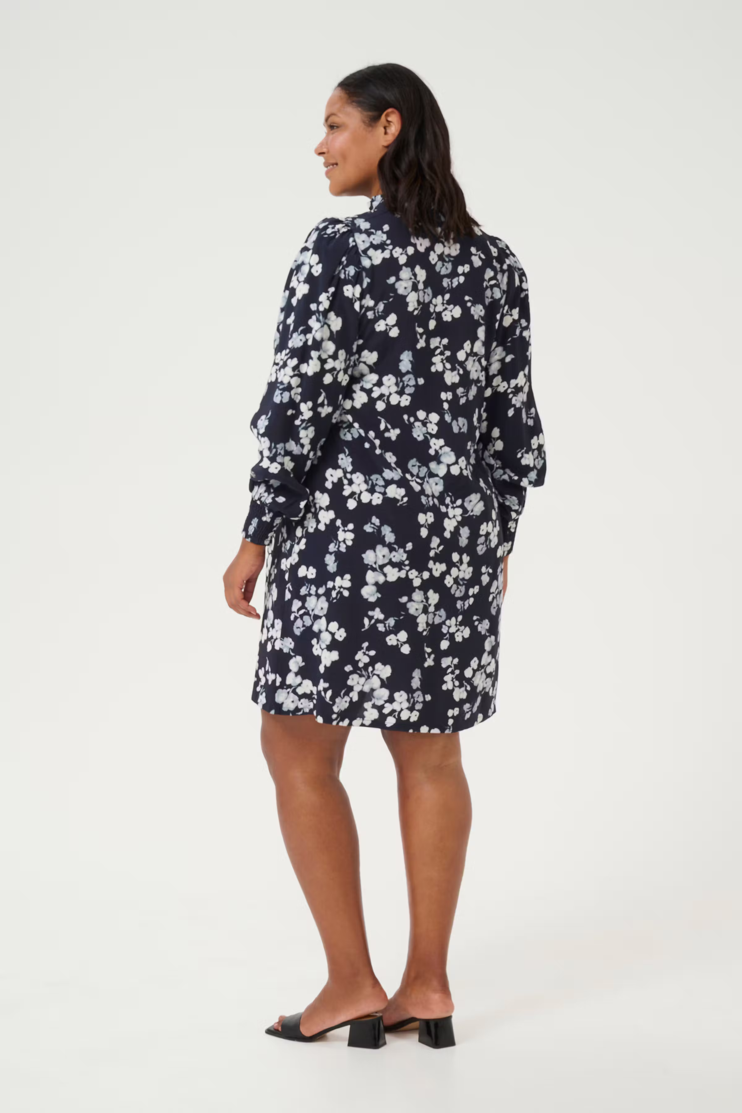 KCalicia Robe LOOKBOOK BACK 10582849-106800