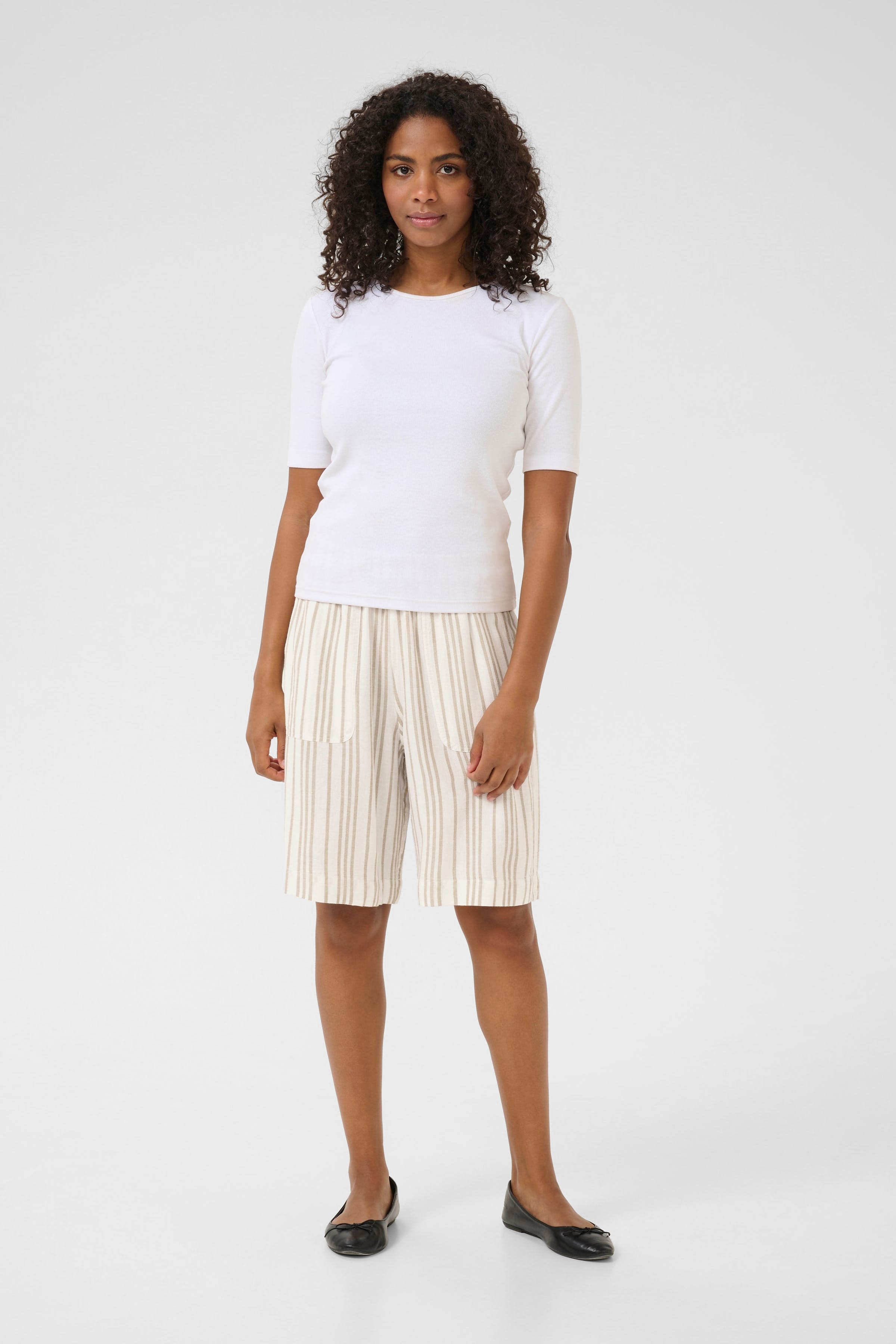 KAmilia Linen Shorts LOOKBOOK FRONT 10509668-107125