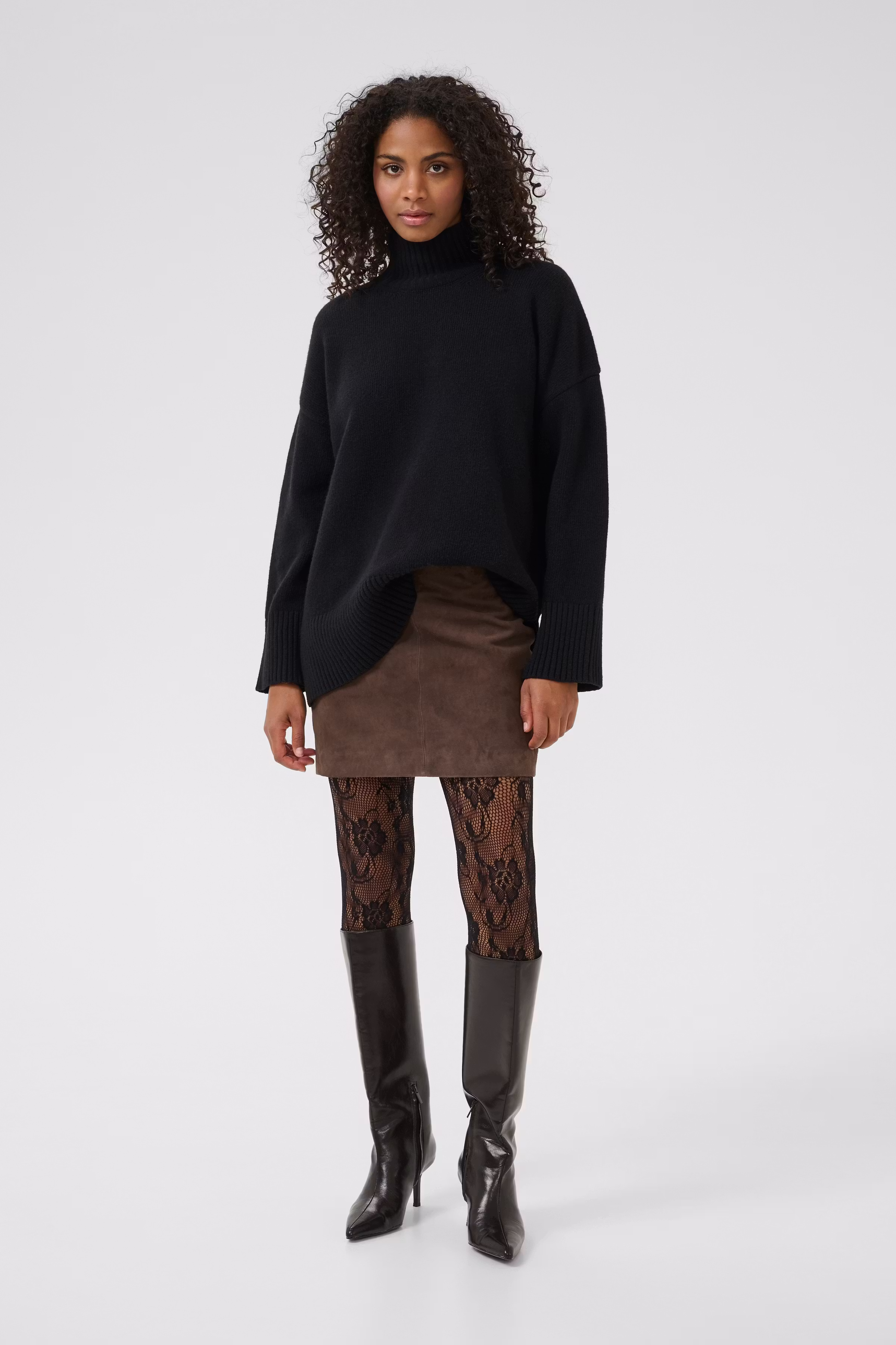 OllyMW Suede Skirt LOOKBOOK FRONT 10705288-190840