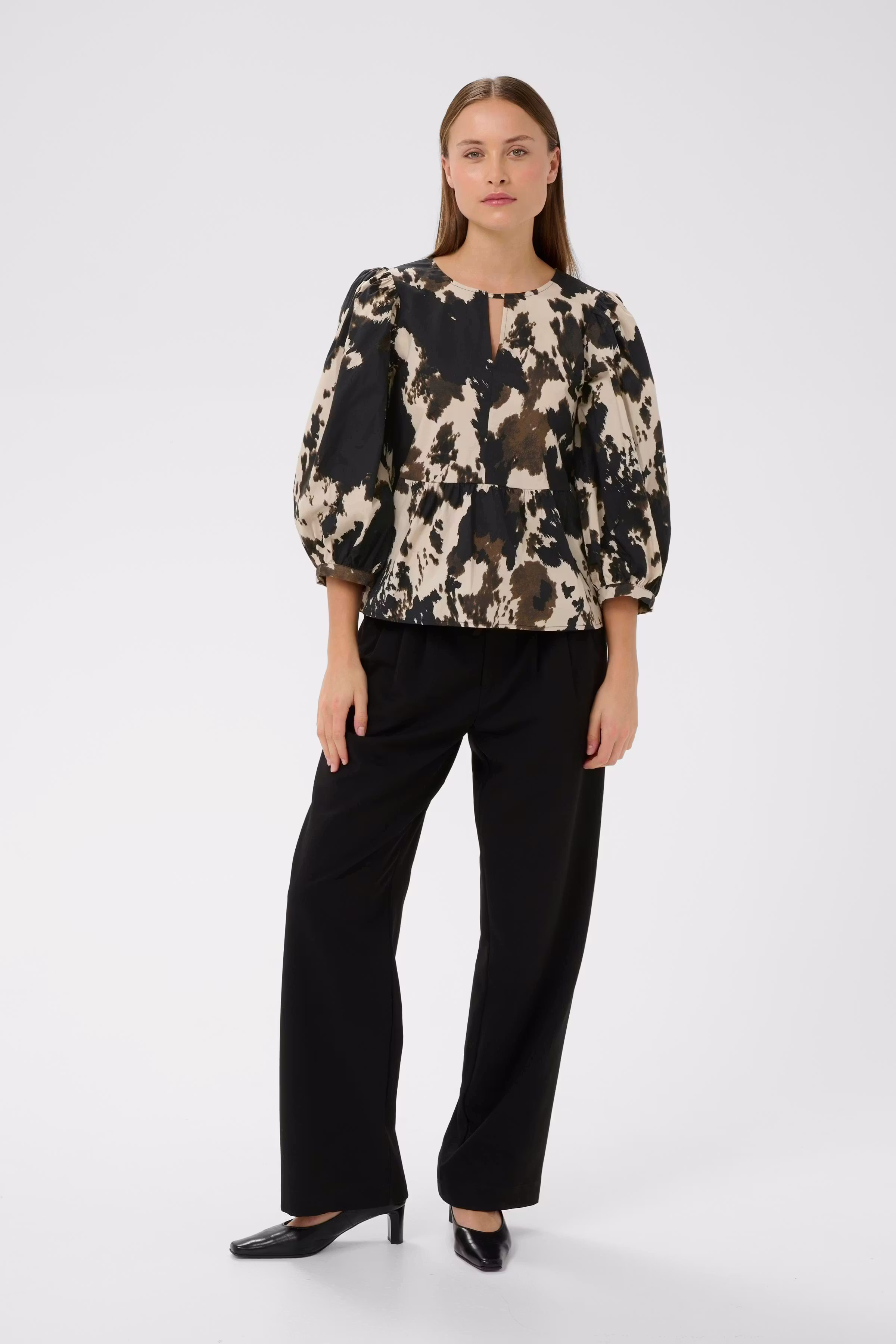 KBBabeth Blouse LOOKBOOK FRONT 10105614-108421