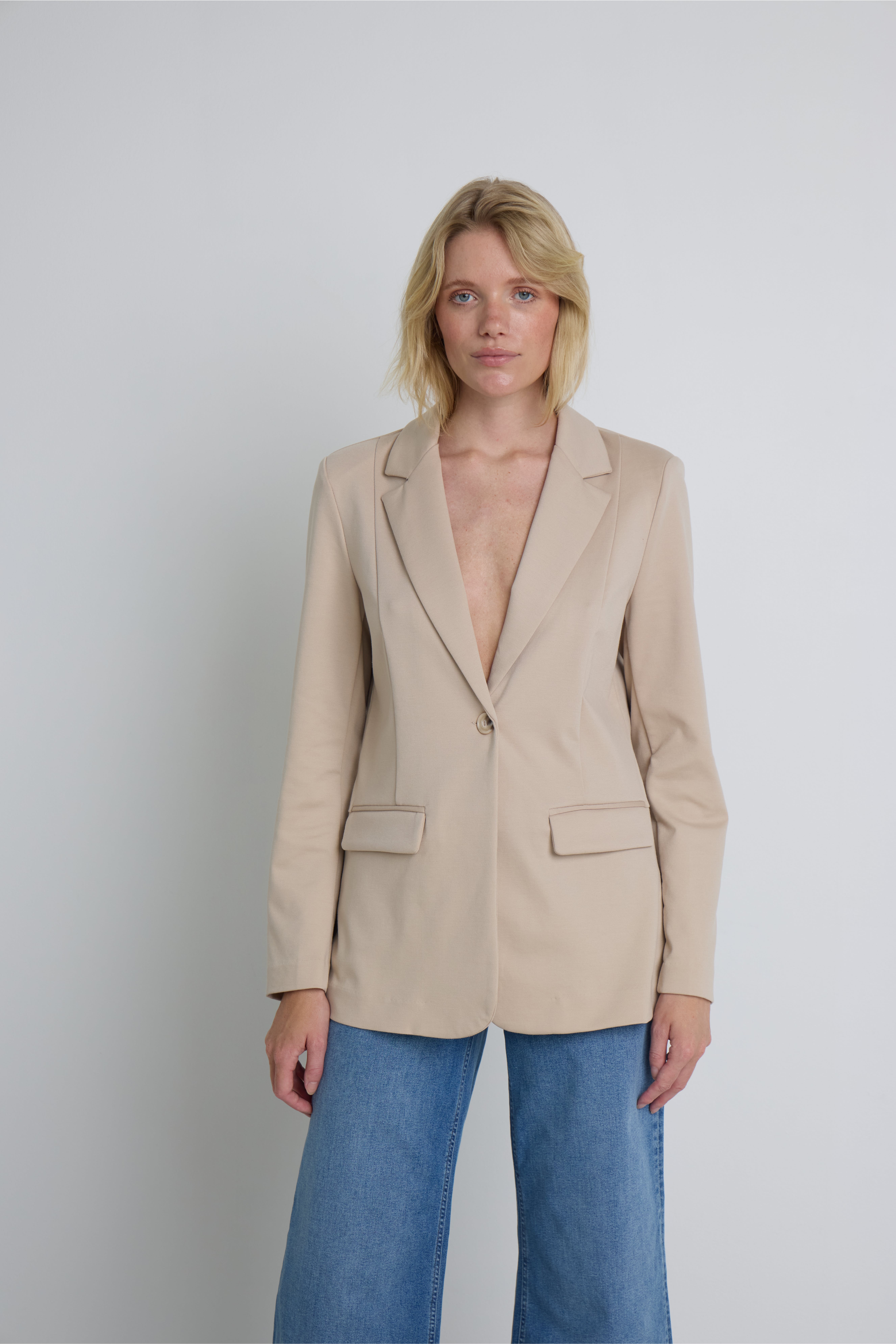 IHKATE LONG Blazer LOCATION NONE 20121368-151308